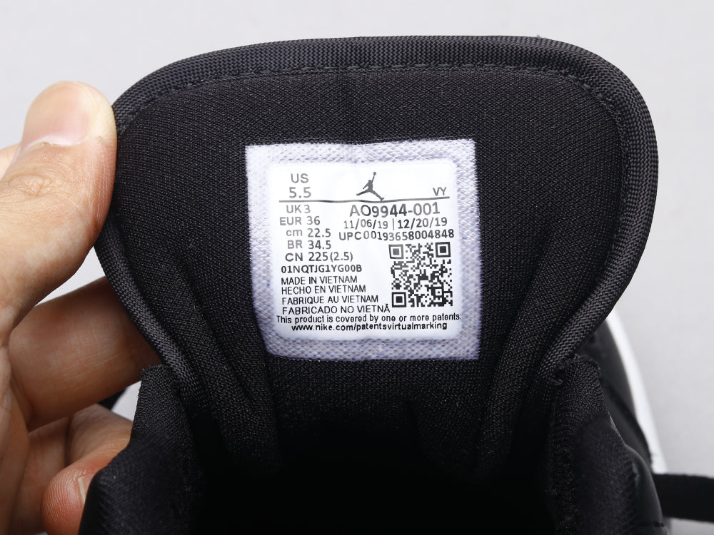 GLM - AJ1 red panda