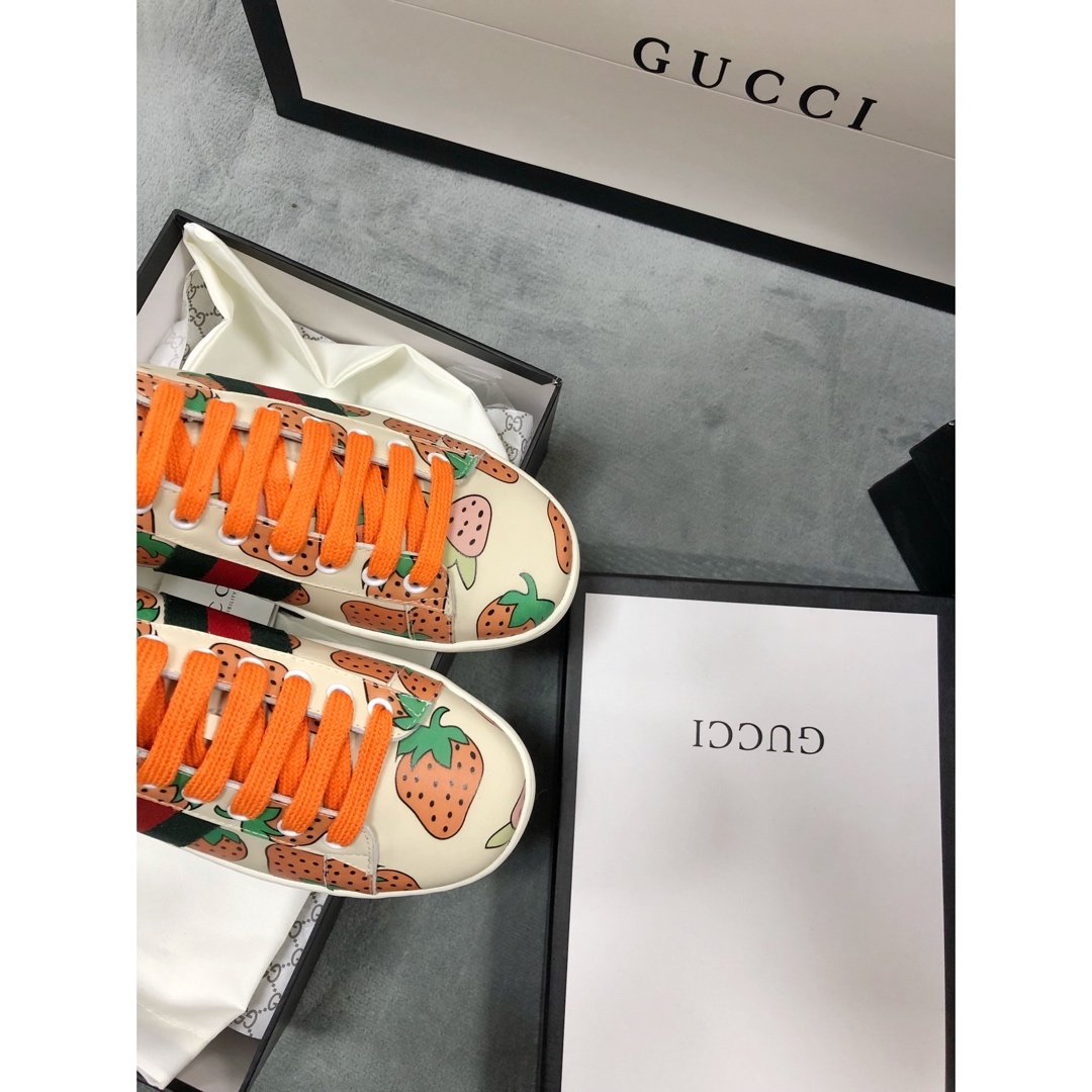 GLM-GCI  ACE LEATHER SNEAKER WITH  STRAWBERRY 107