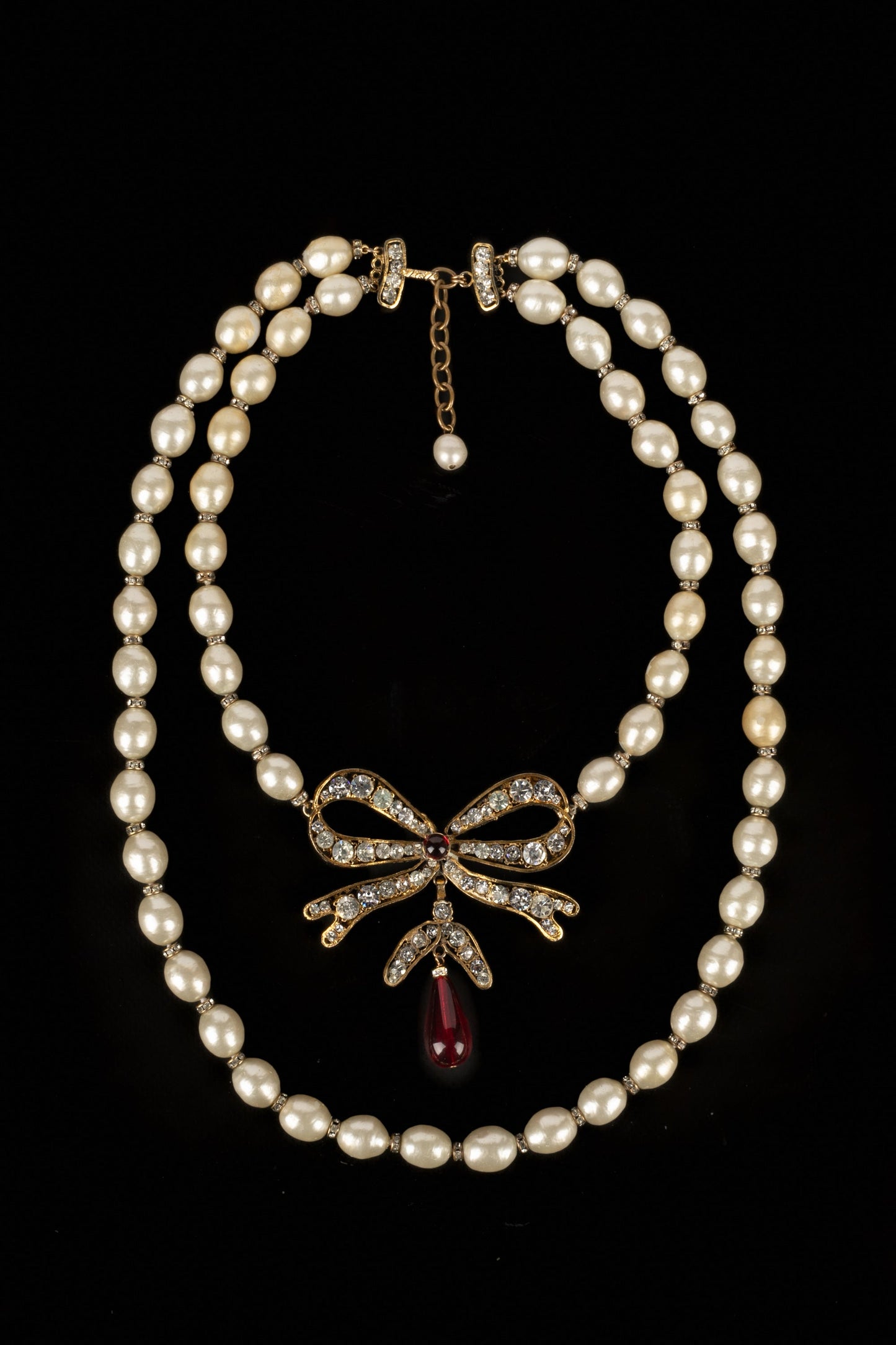 Collier noeud Chanel