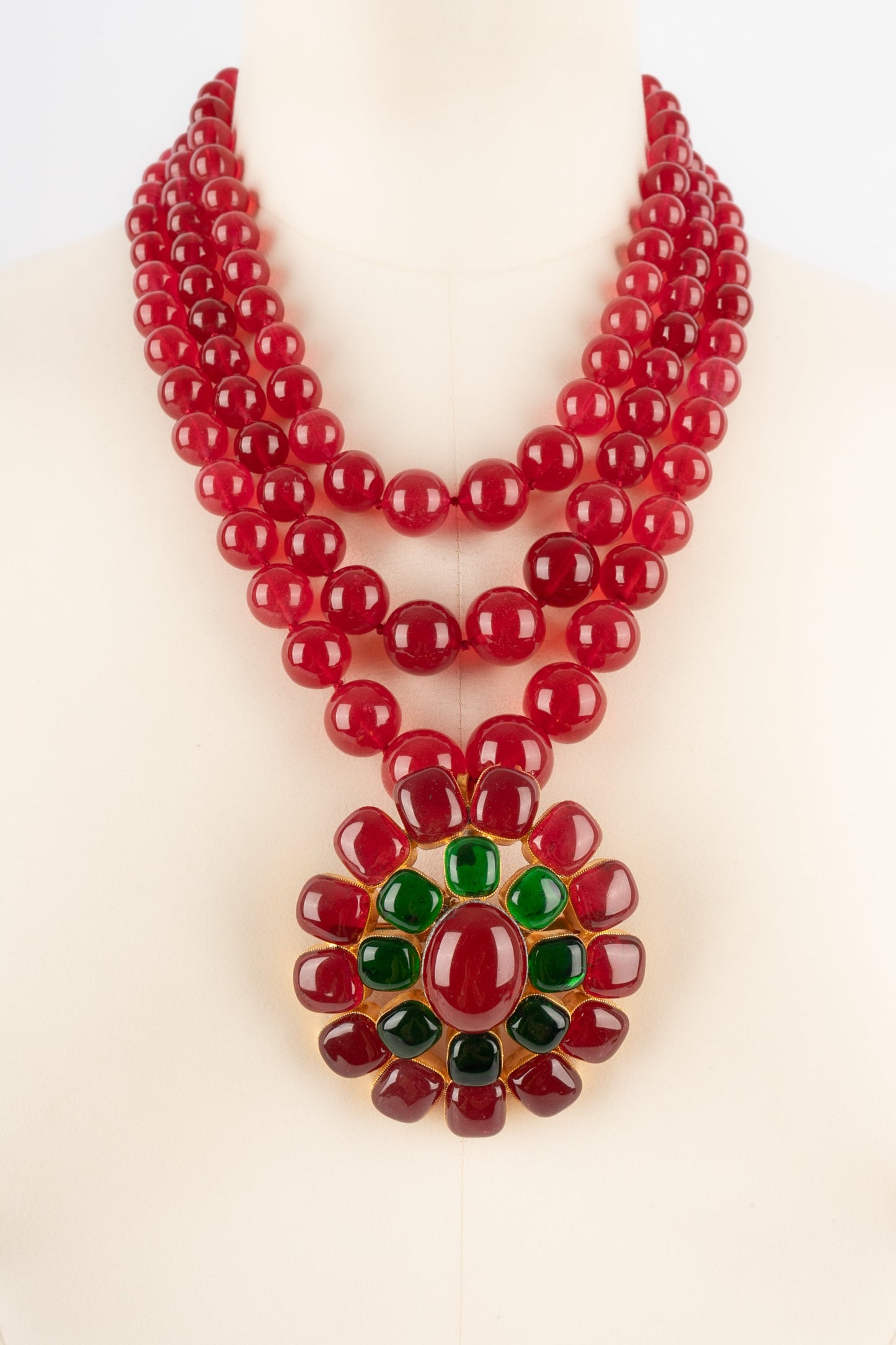 Collier en pÃ¢te de verre Chanel