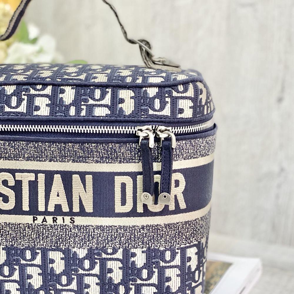 DIORTRAVEL VAN CASE