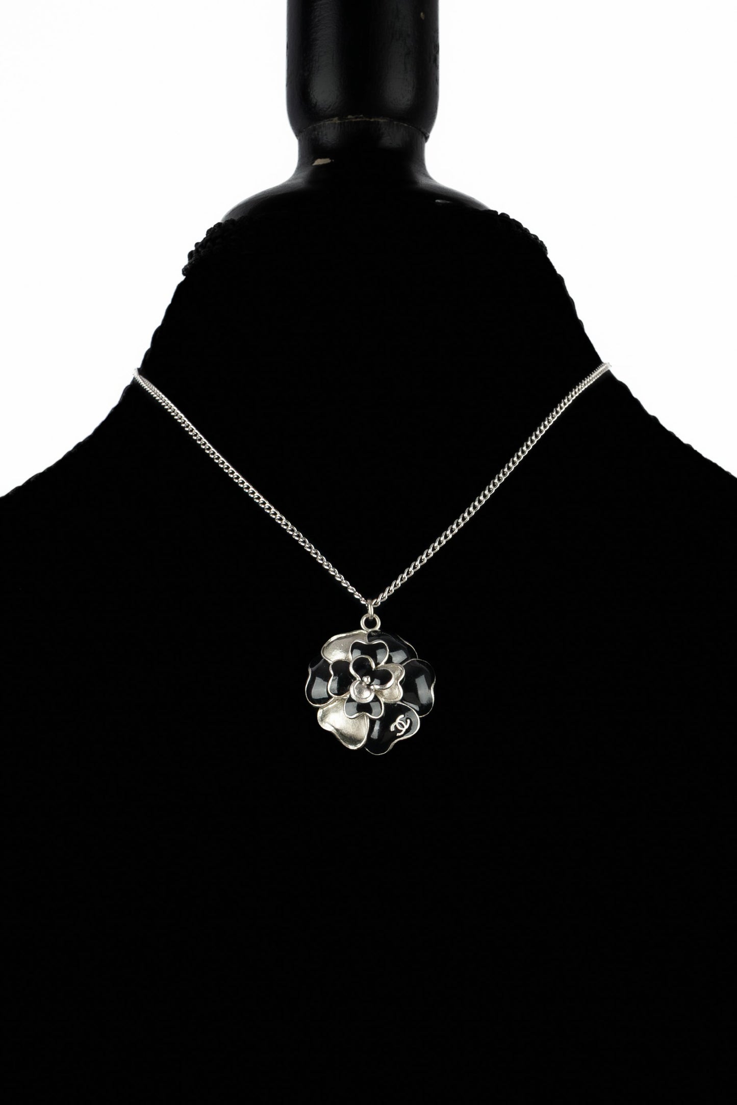 Collier camÃ©lia Chanel 2007