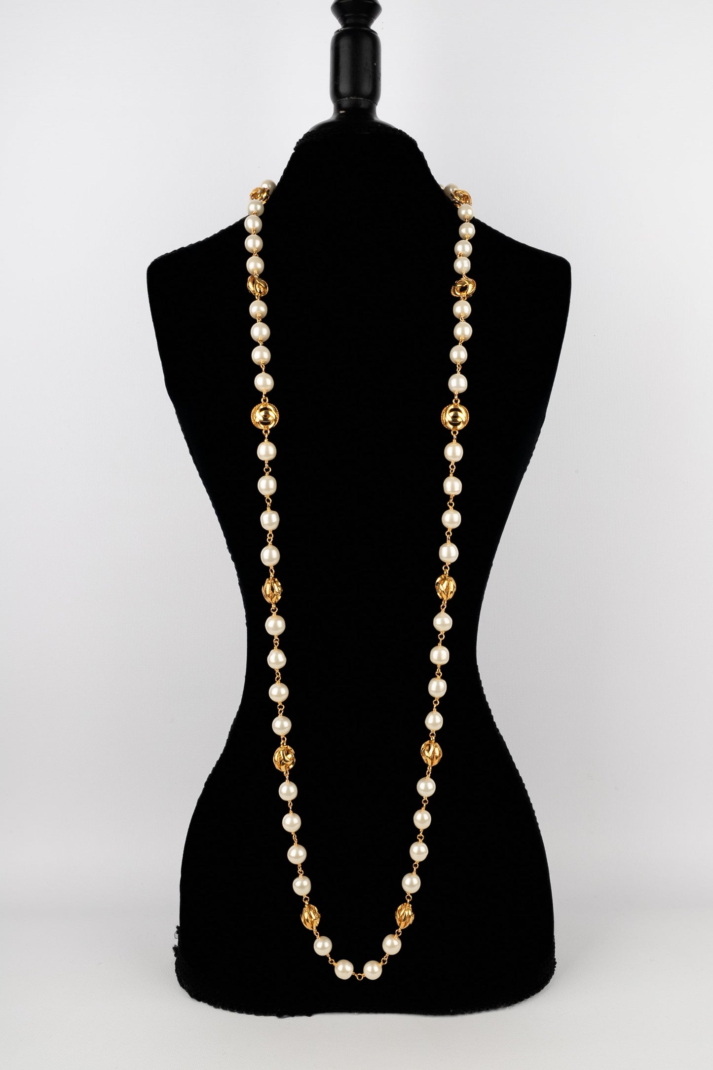 Collier de perles Chanel