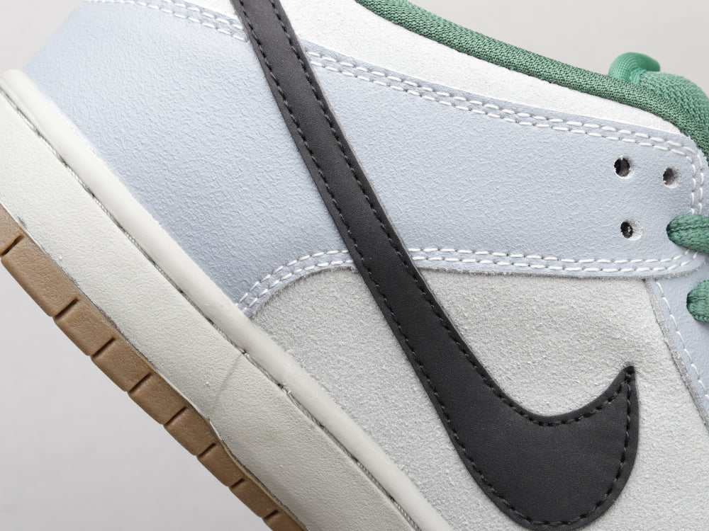 GLM - NKE SB Dunk Low ???Maple Leaf???