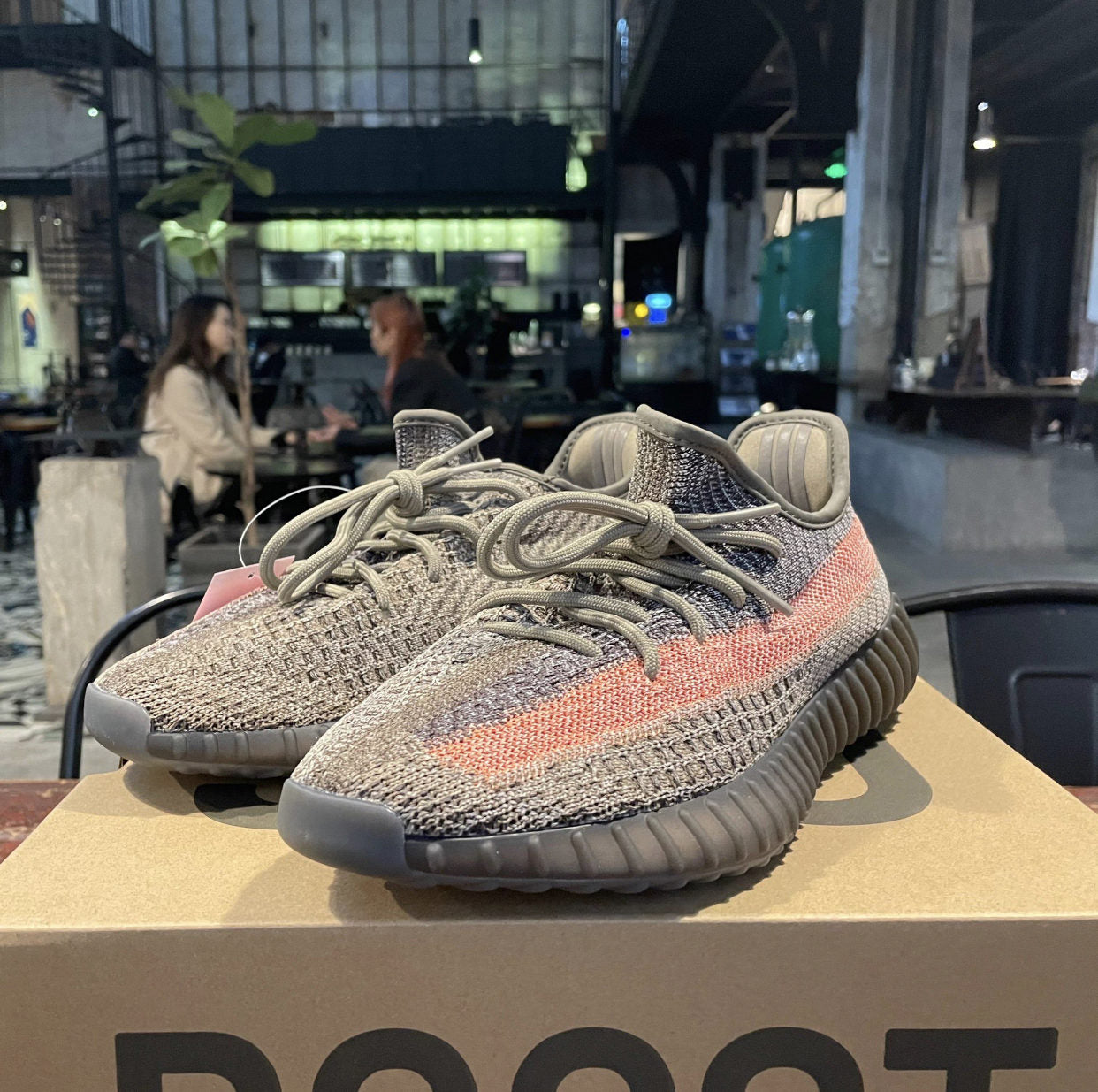 GLM - Yzy 350 Volcanic Ash Sneaker