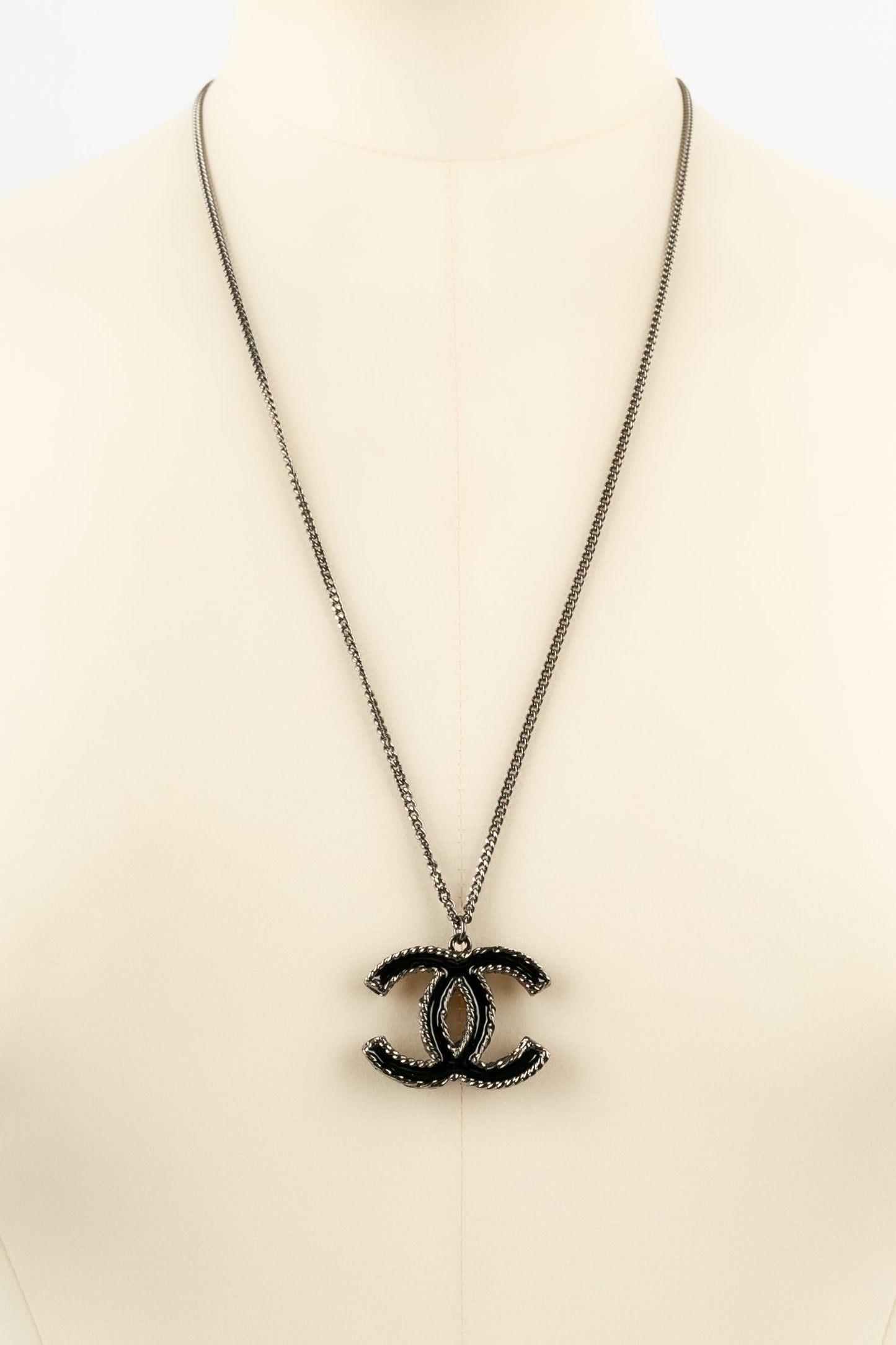 Collier cc Chanel DÃƒÆ’Ã‚Â©filÃƒÆ’Ã‚Â©