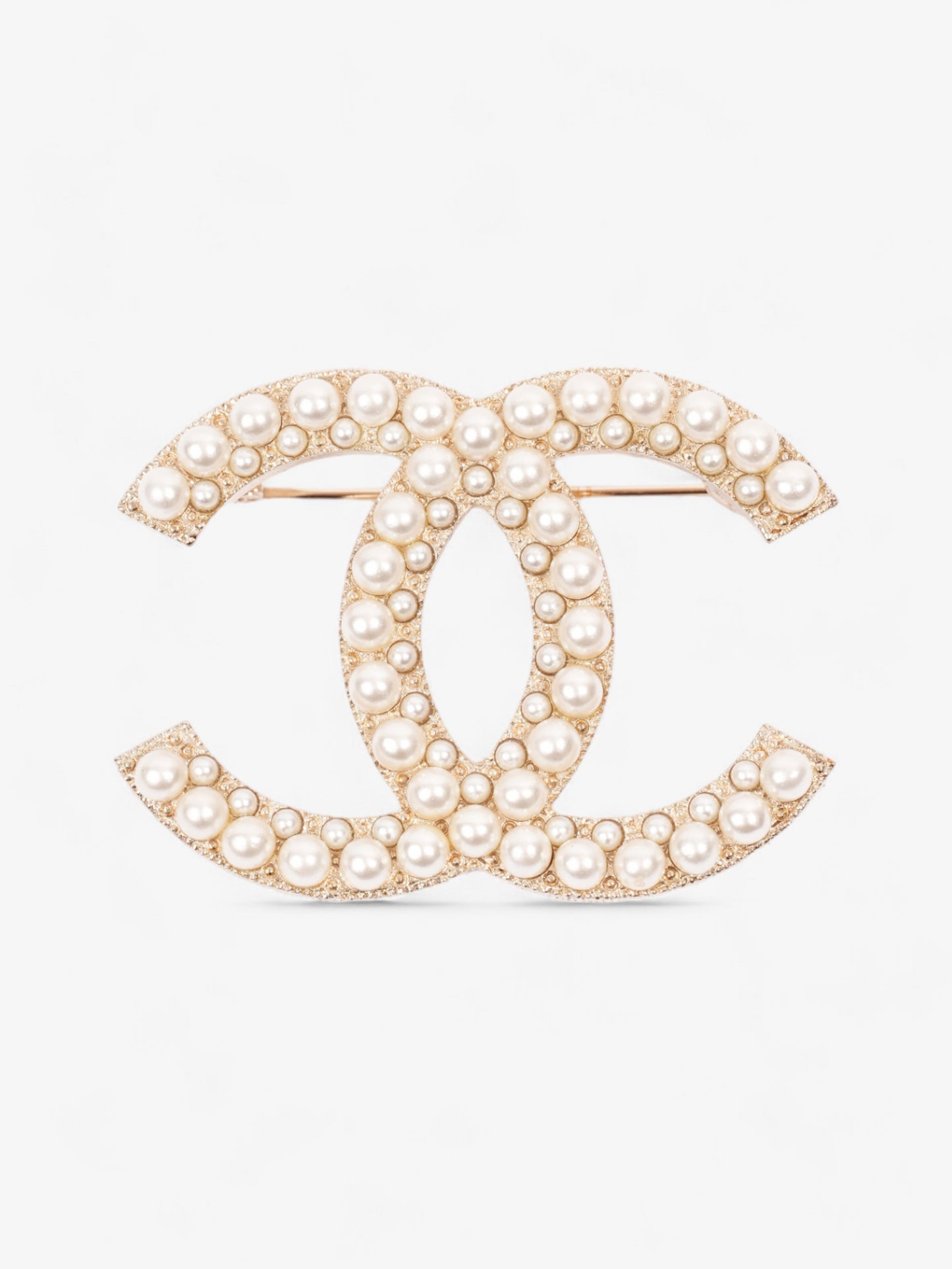 Chanel CC Pearl Brooch Gold Tone / Pearl Base Metal