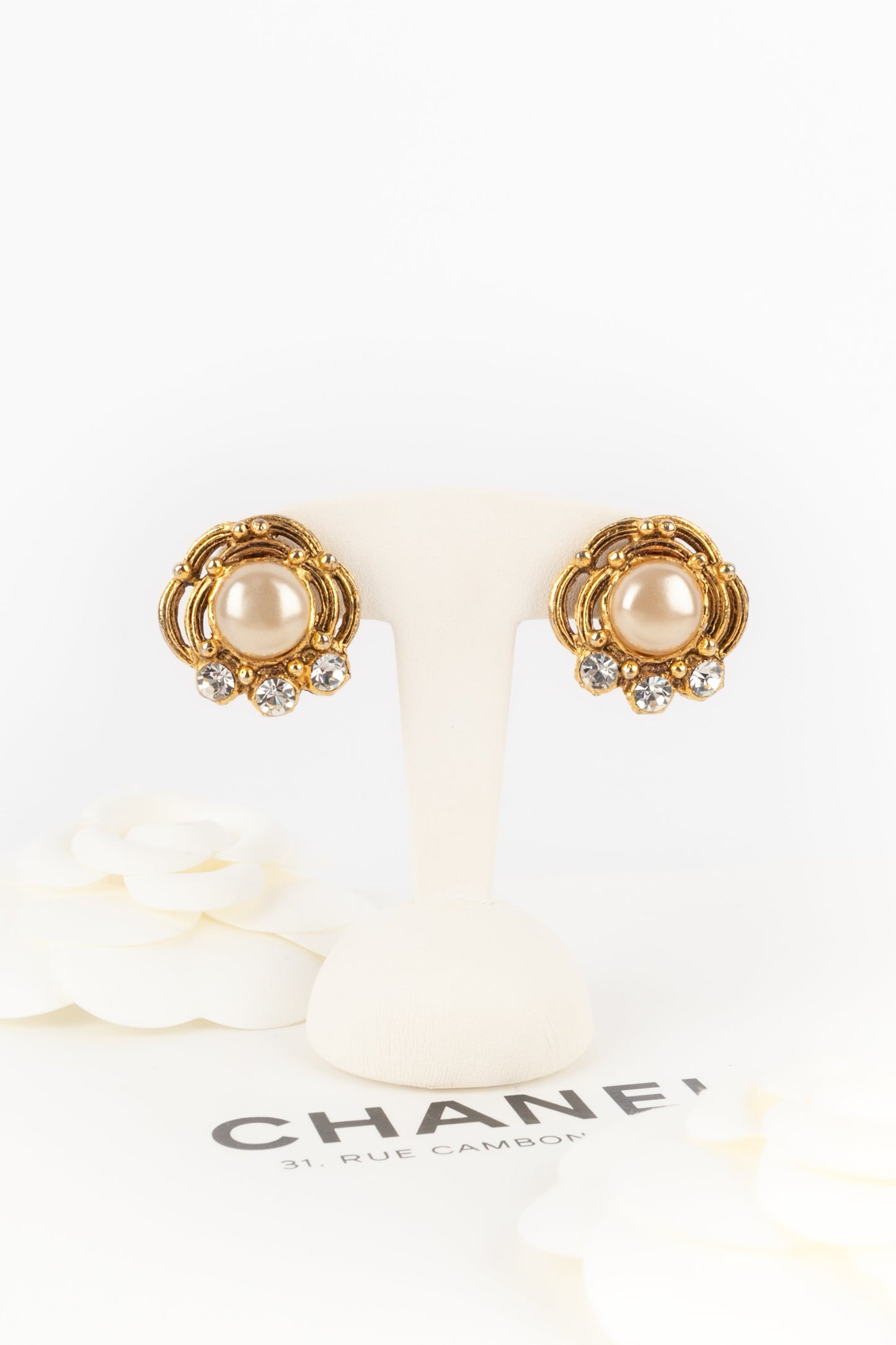 Boucles d'oreilles baroques Chanel