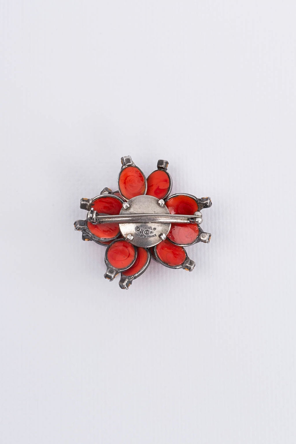 Broche en pÃ¢te de verre Chanel Printemps 1996