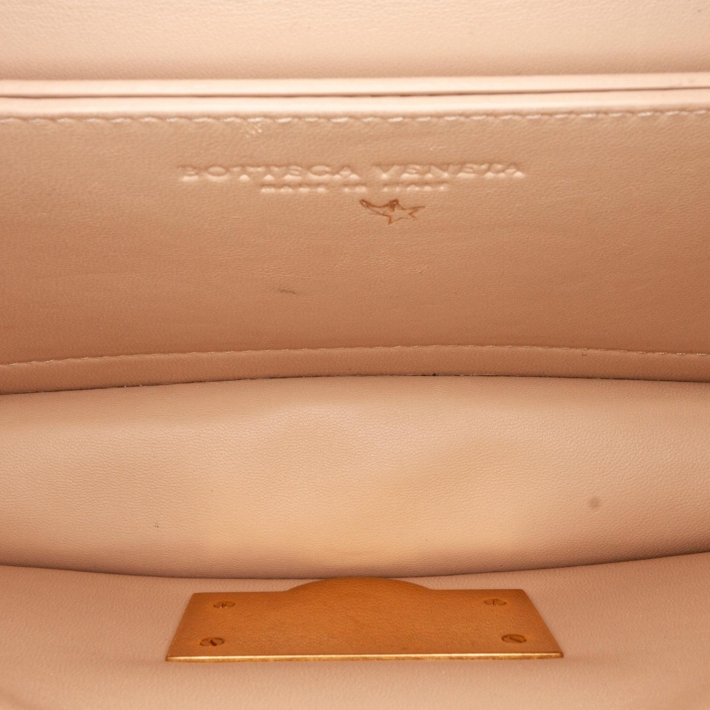 Bottega Veneta BV Classic Crossbody Bag (SHG-AGMYI2)