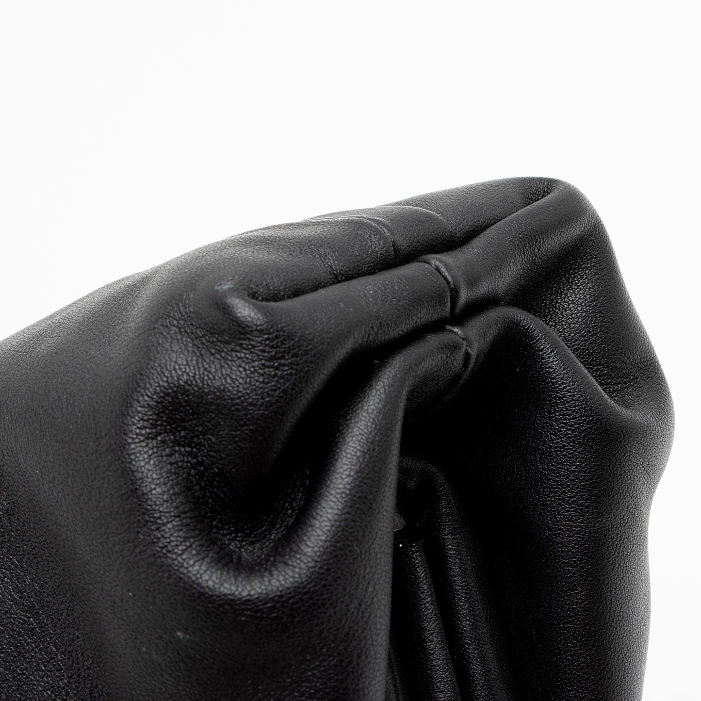 Bottega Veneta Calfskin Mini Pouch (SHF-B5fYeM)
