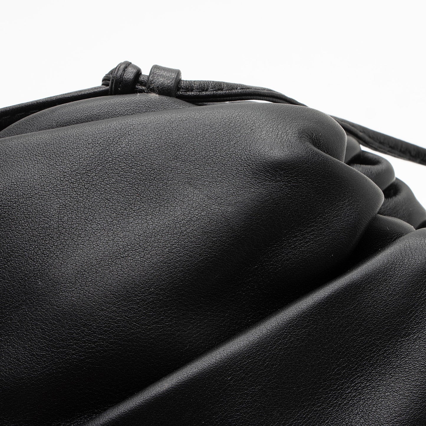 Bottega Veneta Calfskin Mini Pouch (SHF-MYjc4F)