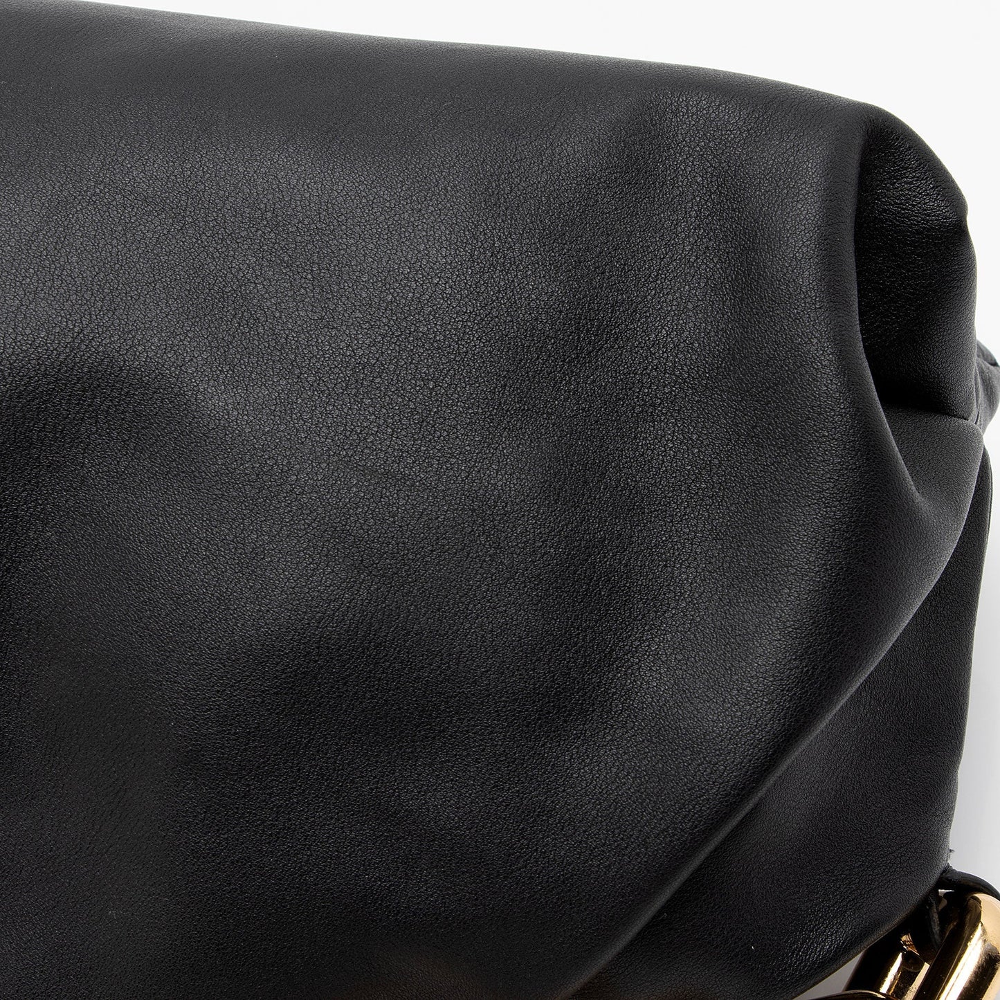 Bottega Veneta Calfskin The Chain Pouch (SHF-6ijP3Y)