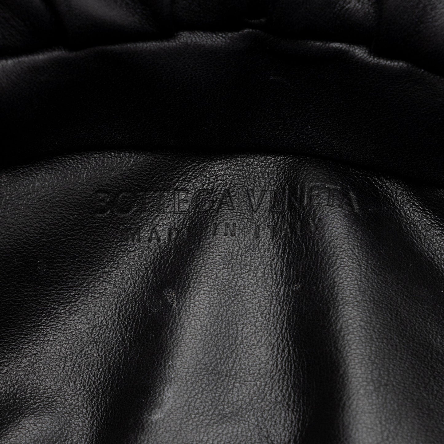 Bottega Veneta Calfskin The Chain Pouch (SHF-6ijP3Y)