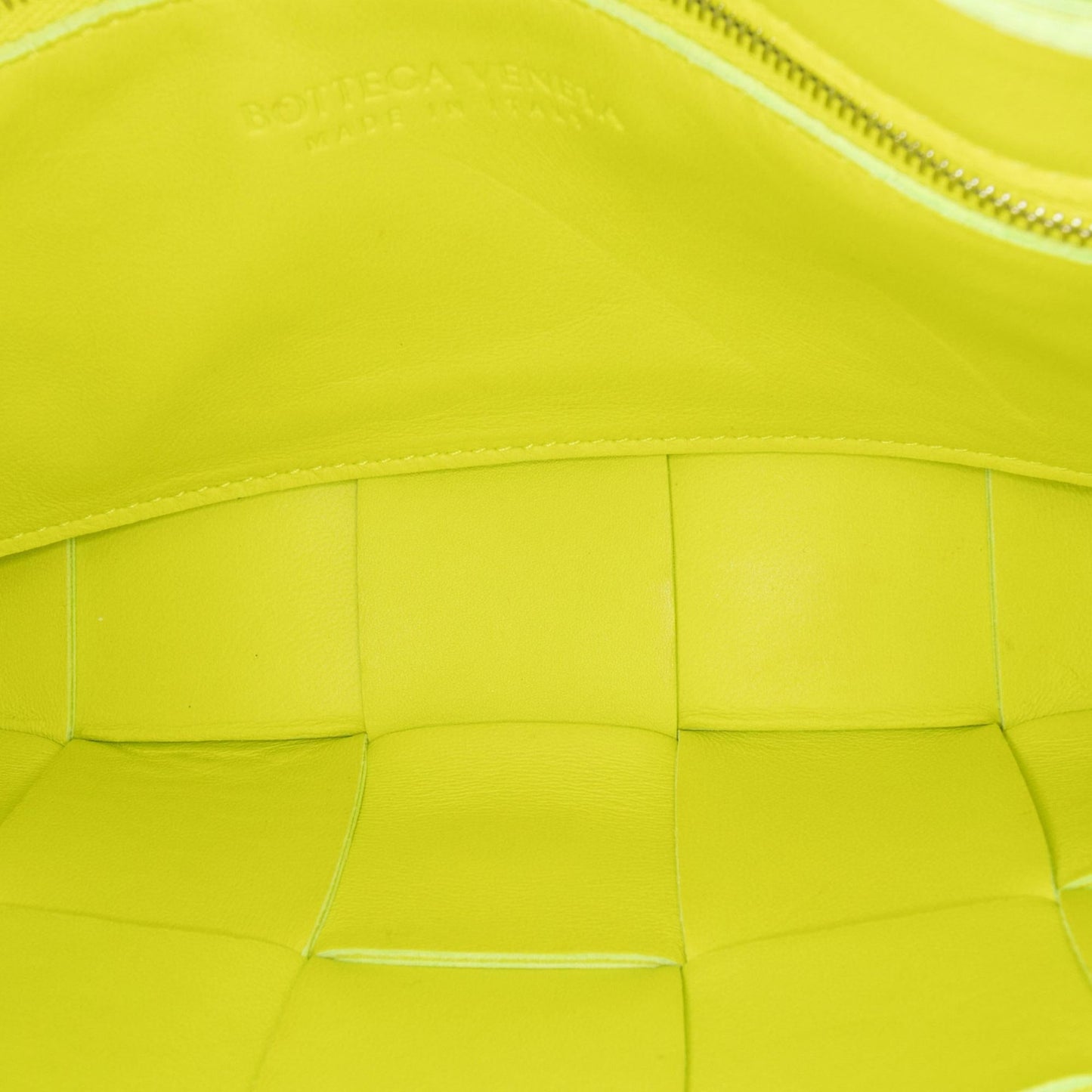 Bottega Veneta Intrecciato Cassette Crossbody (SHG-j1e6qW)