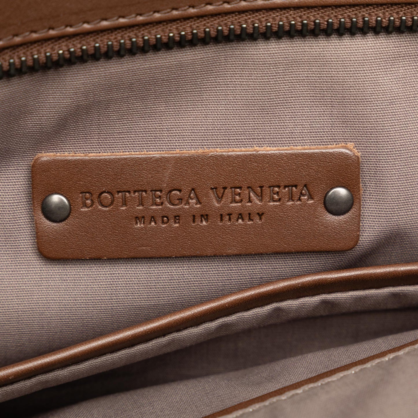 Bottega Veneta Intrecciato Crossbody Bag (SHG-SUecNk)