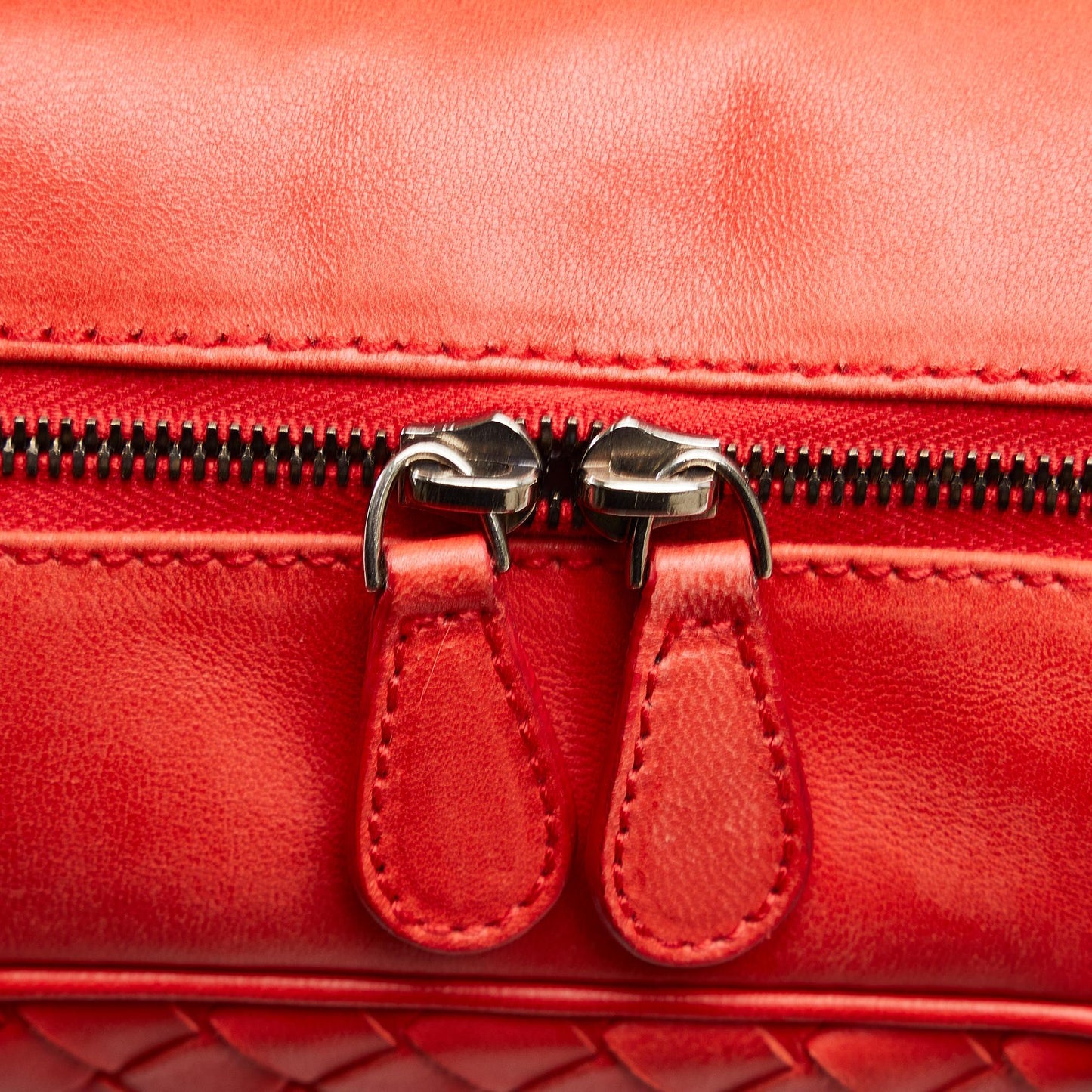 Bottega Veneta Intrecciato Leather Handbag (SHG-zq3CGg)
