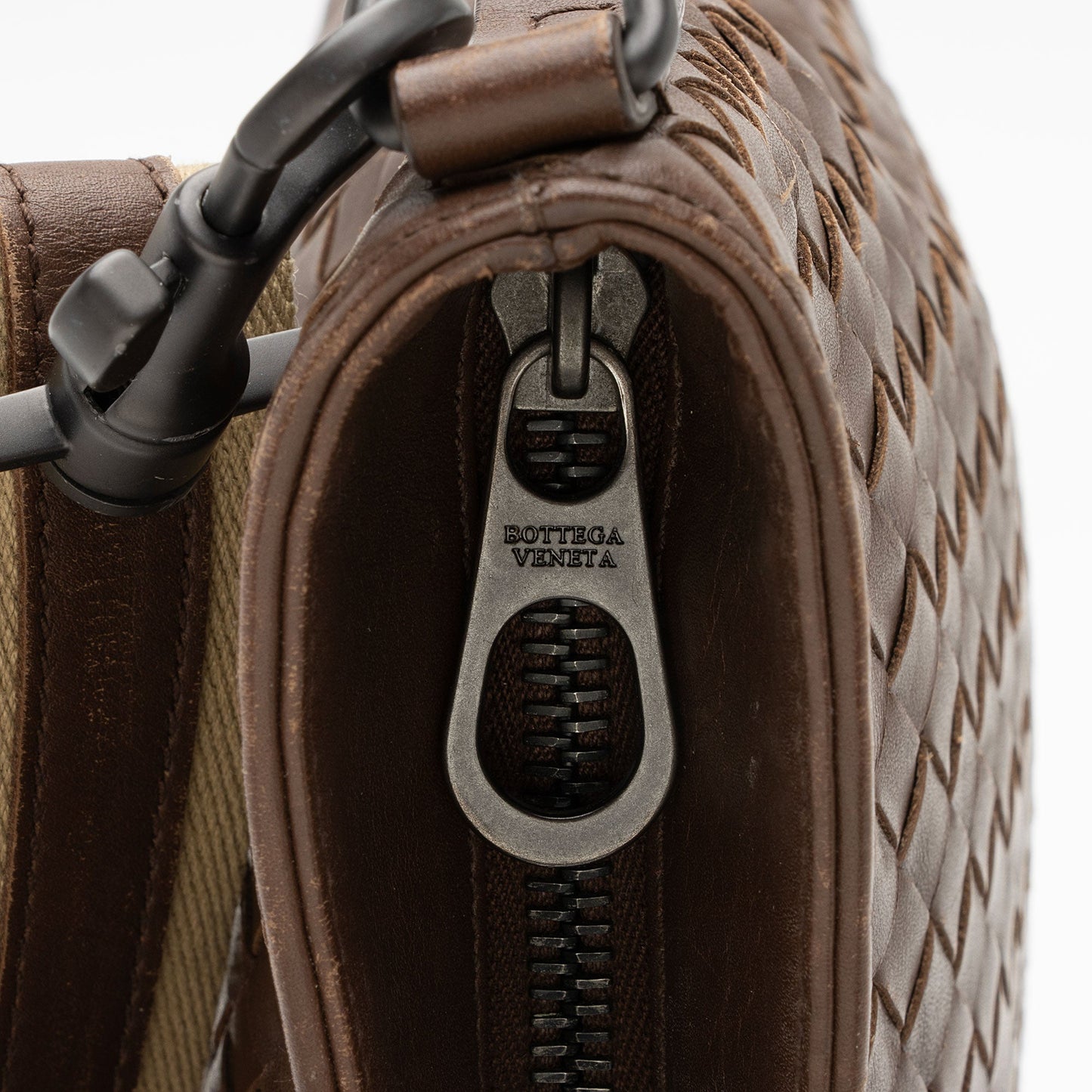 Bottega Veneta Intrecciato Nappa Large Messenger (SHF-8L6sHp)