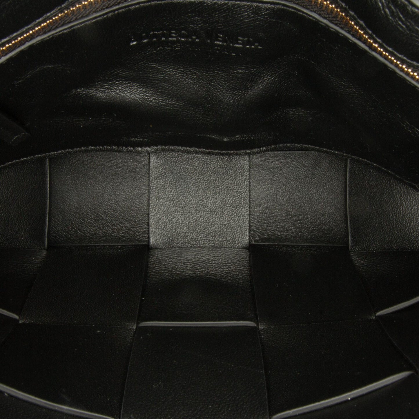 Bottega Veneta Intrecciato Patent Cassette (SHG-w1334a)