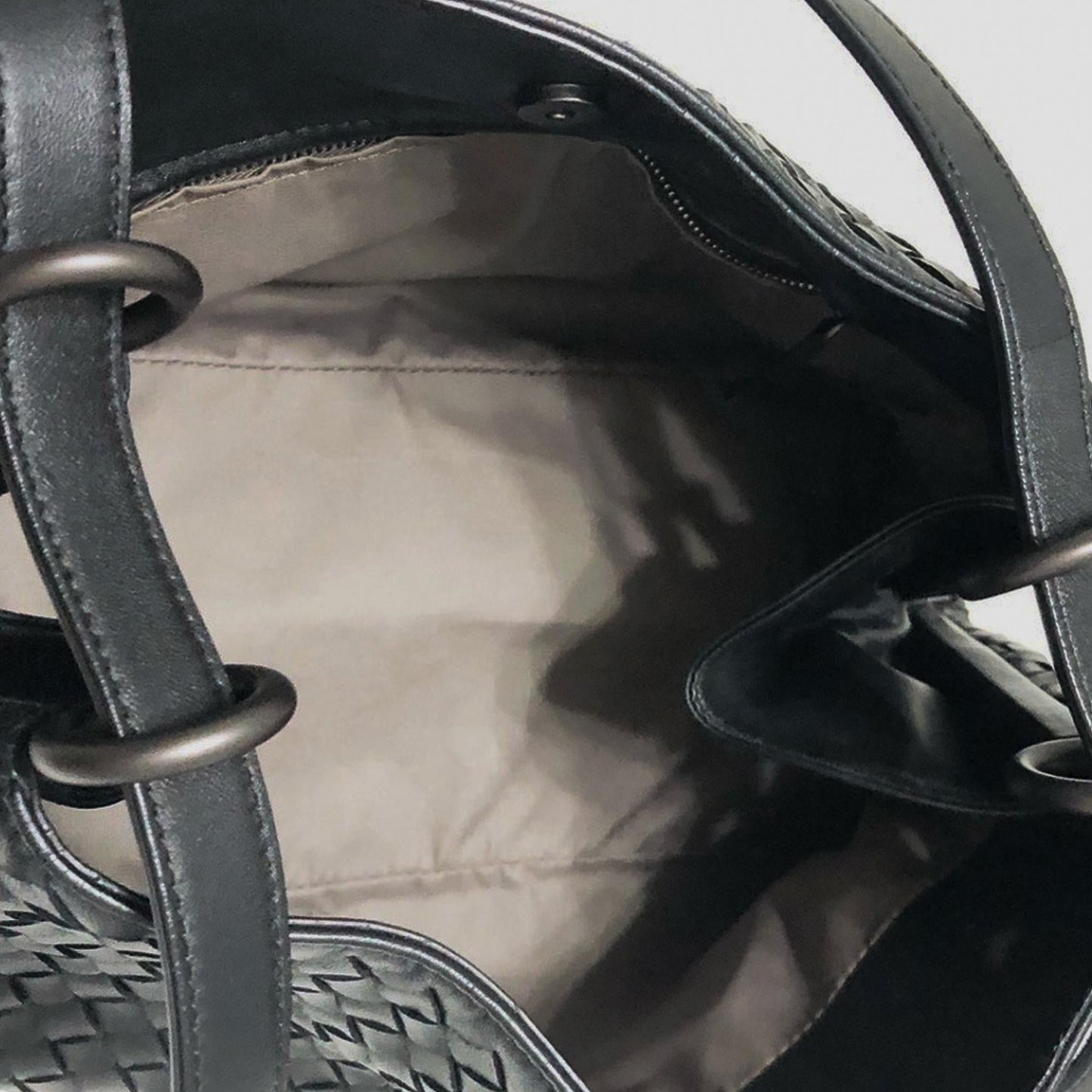Bottega Veneta Intrecciato Shoulder Bag (SHG-uns71U)