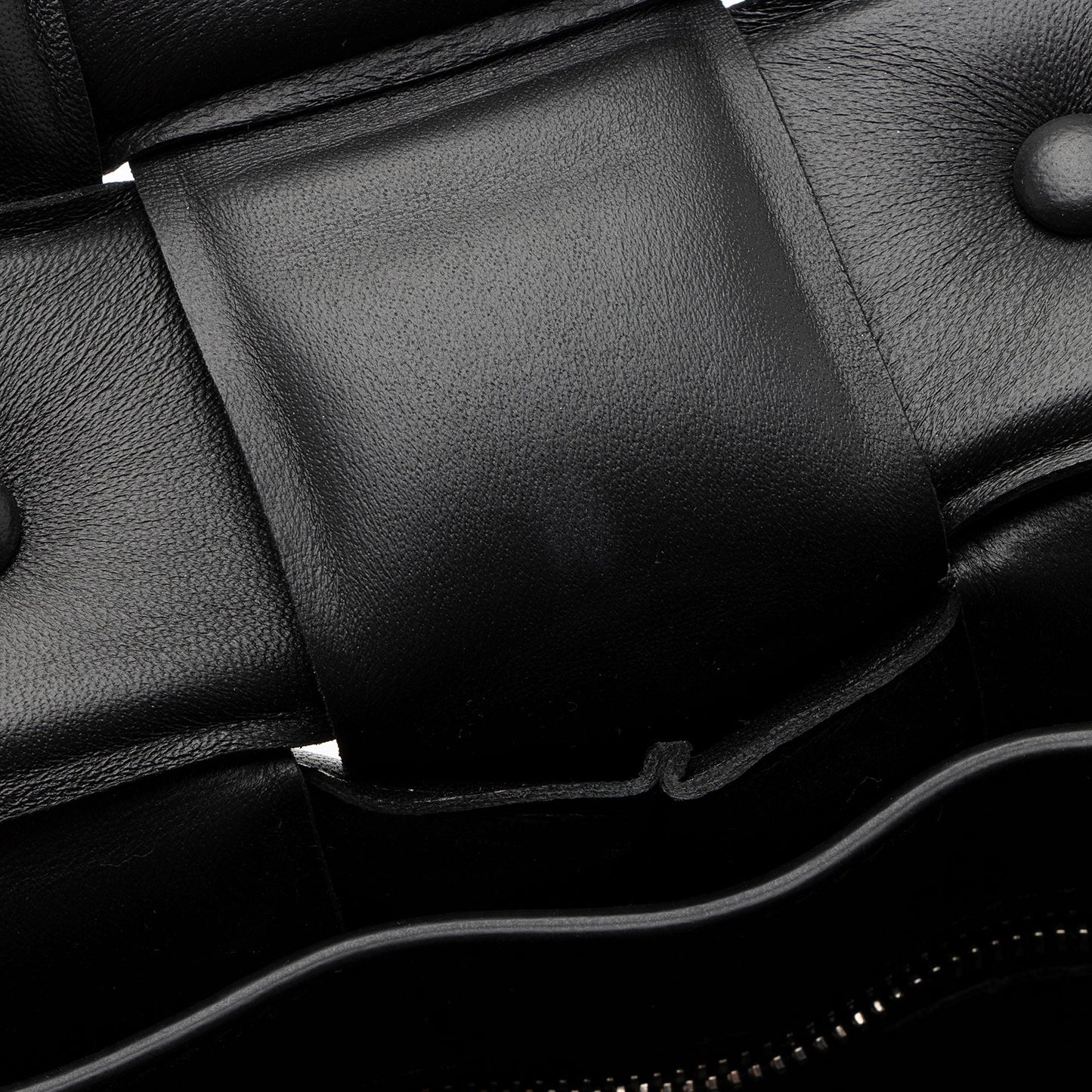 Bottega Veneta Lambskin Cassette Chain Maxi Shoulder Bag (SHF-JbNRjz)