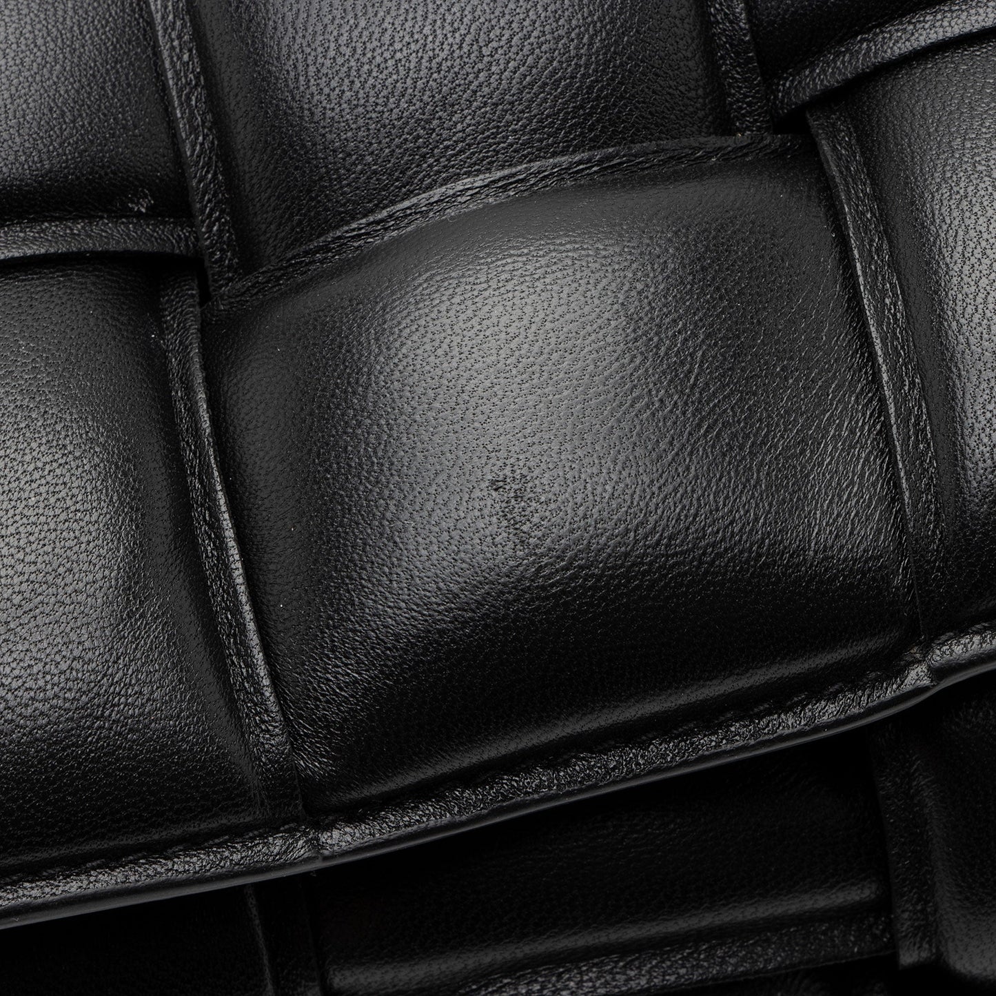 Bottega Veneta Lambskin Cassette Chain Maxi Shoulder Bag (SHF-JbNRjz)