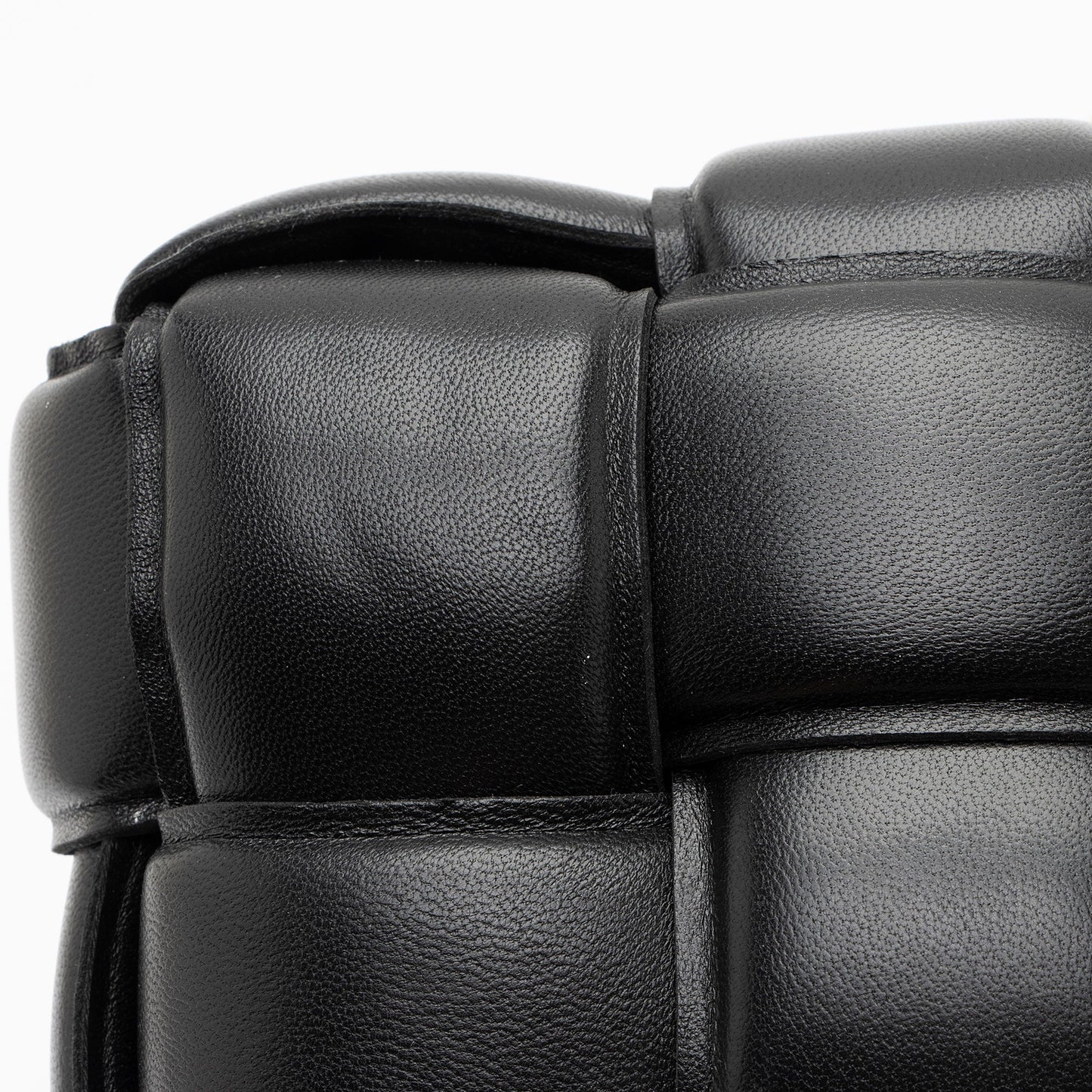 Bottega Veneta Lambskin Cassette Chain Maxi Shoulder Bag (SHF-JbNRjz)