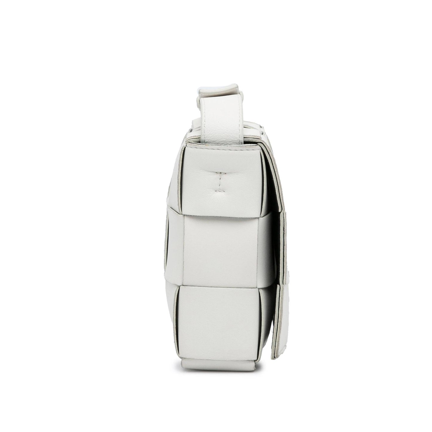 Bottega Veneta Maxi Intrecciato Cassette (SHG-k60ZZD)
