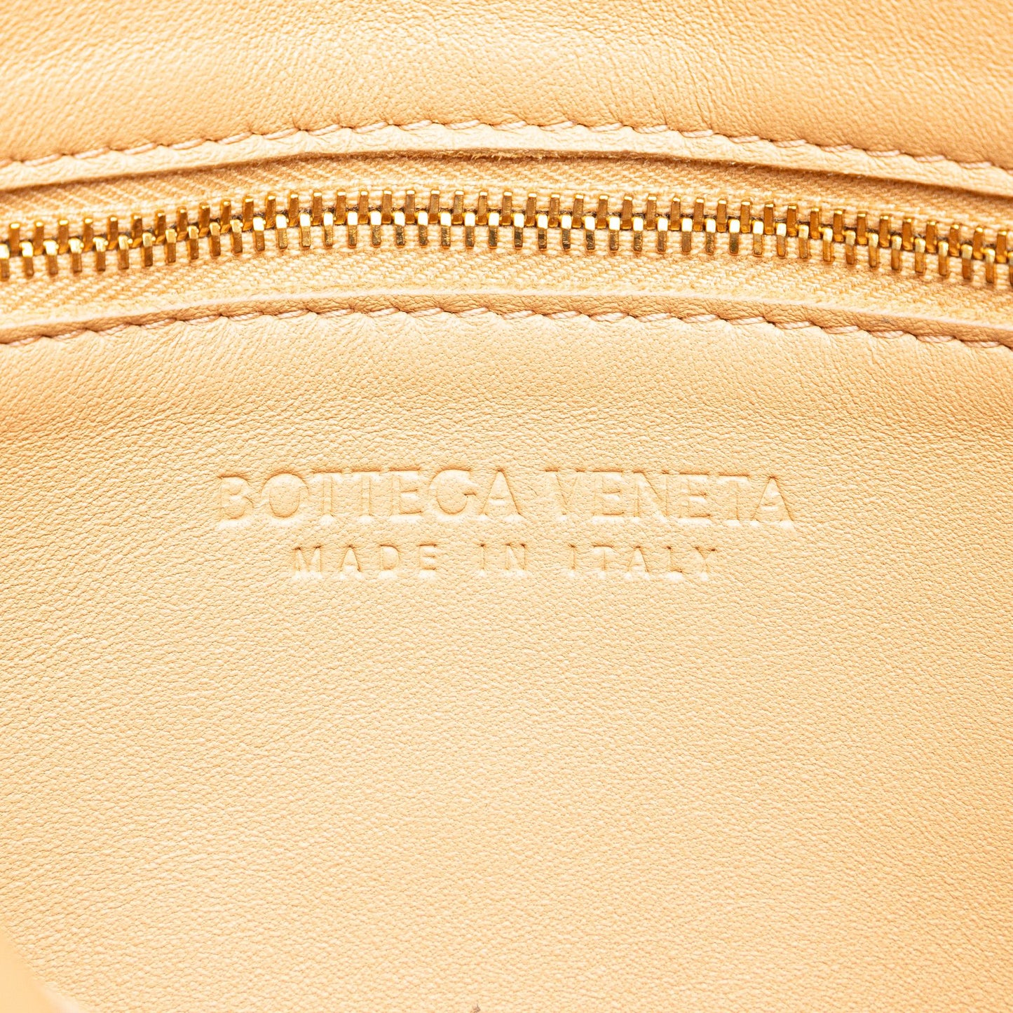Bottega Veneta Maxi Intrecciato Cassette (SHG-182yNs)