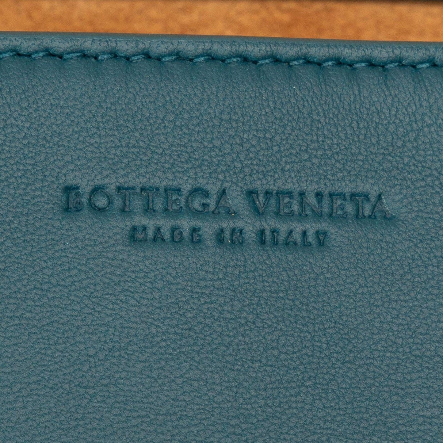 Bottega Veneta Maxi Intrecciato Mini Cassette Crossbody (SHG-SyAxrp)