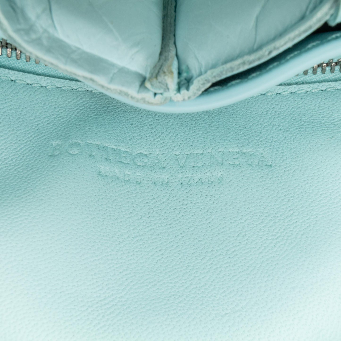 Bottega Veneta Maxi Intrecciato Padded Cassette Crossbody (SHG-jw6xH3)