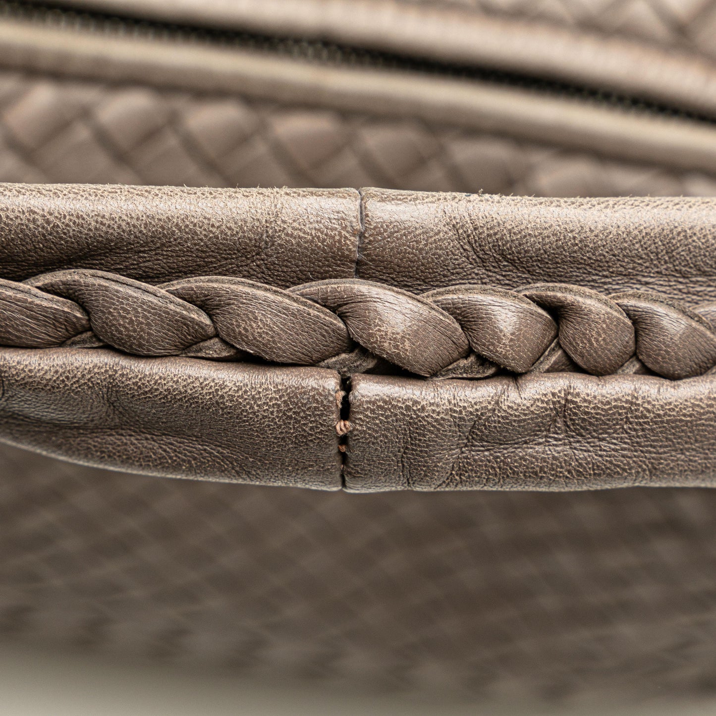 Bottega Veneta Medium Intrecciato Belly Hobo (SHG-GaUjlT)