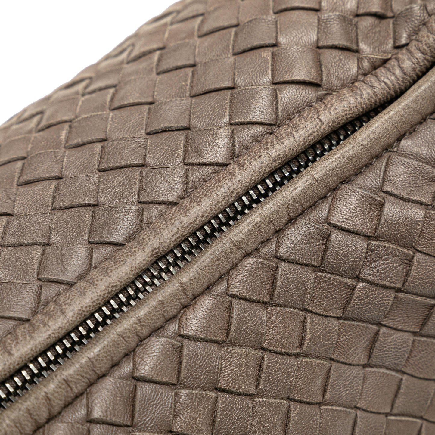 Bottega Veneta Medium Intrecciato Belly Hobo (SHG-GaUjlT)