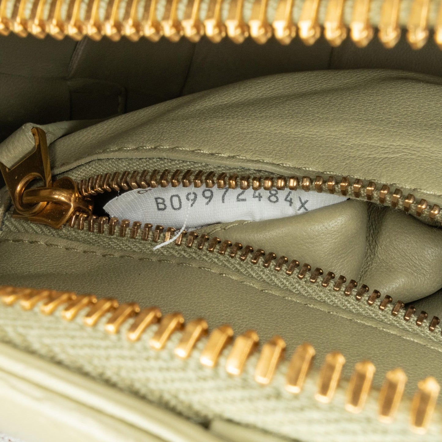 Bottega Veneta Medium Intrecciato Brick Cassette (SHG-vxs423)