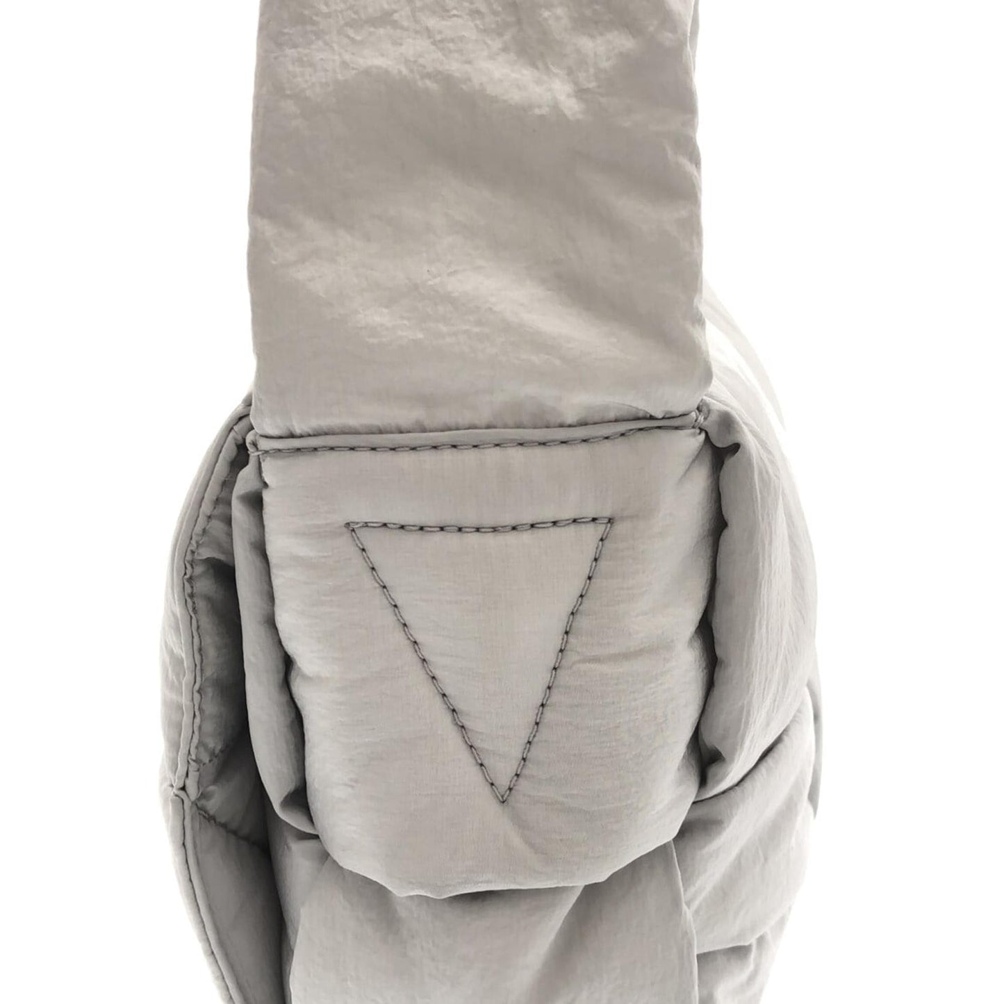 Bottega Veneta Medium Padded Tech Cassette Crossbody (SHG-Ih93tb)