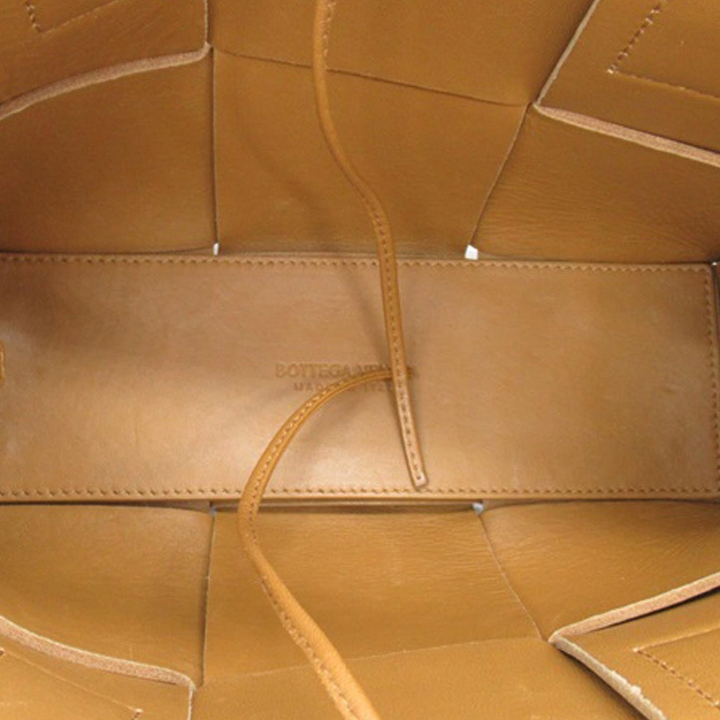 Bottega Veneta Mini Intrecciato Arco Tote (SHG-Bf11oS)
