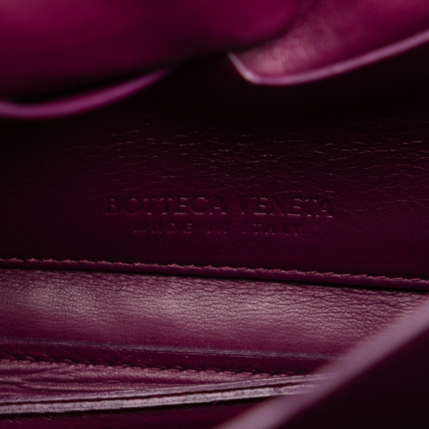 Bottega Veneta Mount Envelope Chain Bag (SHG-MIAqAb)