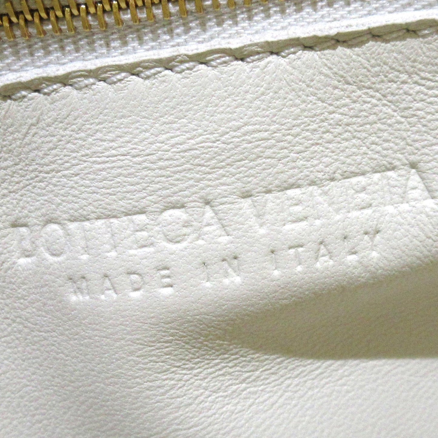 Bottega Veneta Padded Cassette Leather Crossbody Bag (SHG-ivszev)