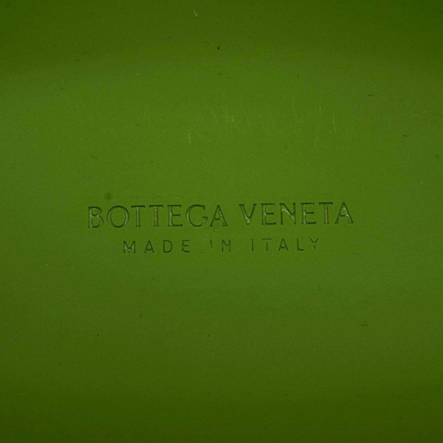 Bottega Veneta Small Rubber Moulded Punch (SHG-Kb7qaf)