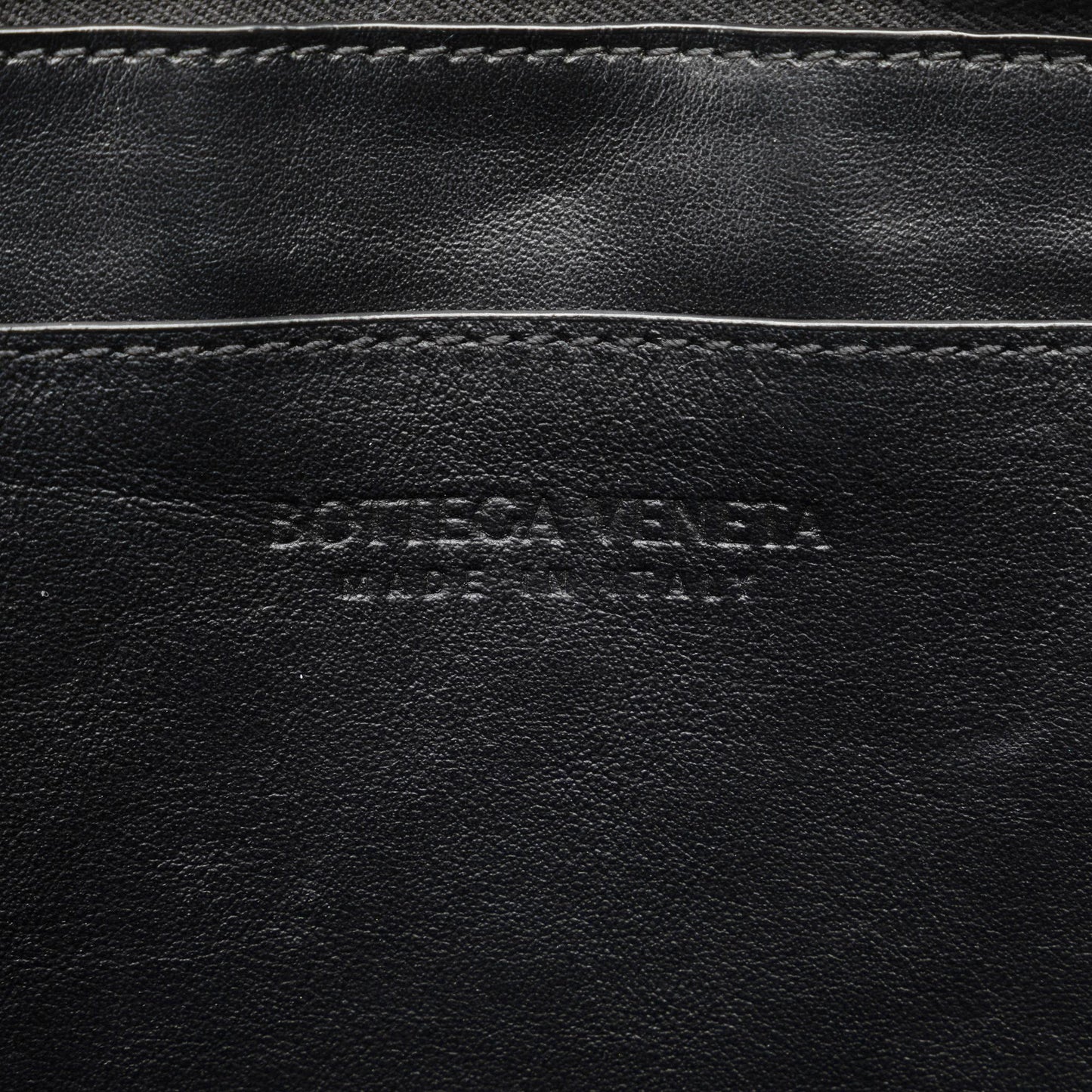 Bottega Veneta Tech Rubber Intrecciato Clutch (SHG-a5YxBy)