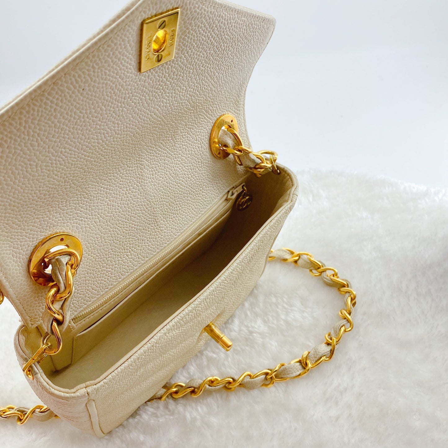 Chanel Cream Vintage Caviar Leather V Stitch Shoulder Bag