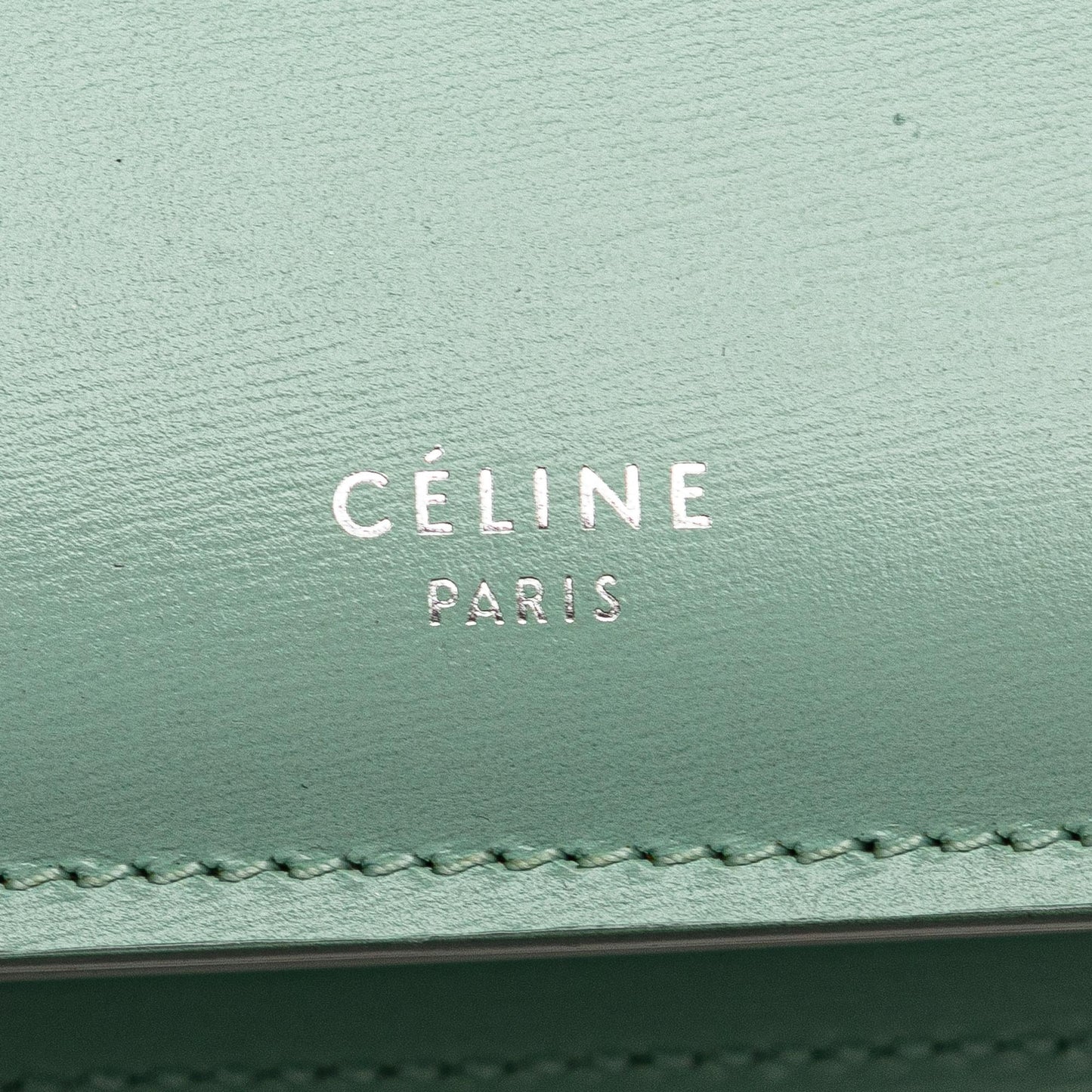 Celine Clasp Leather Tote (SHG-ZiQtQH)