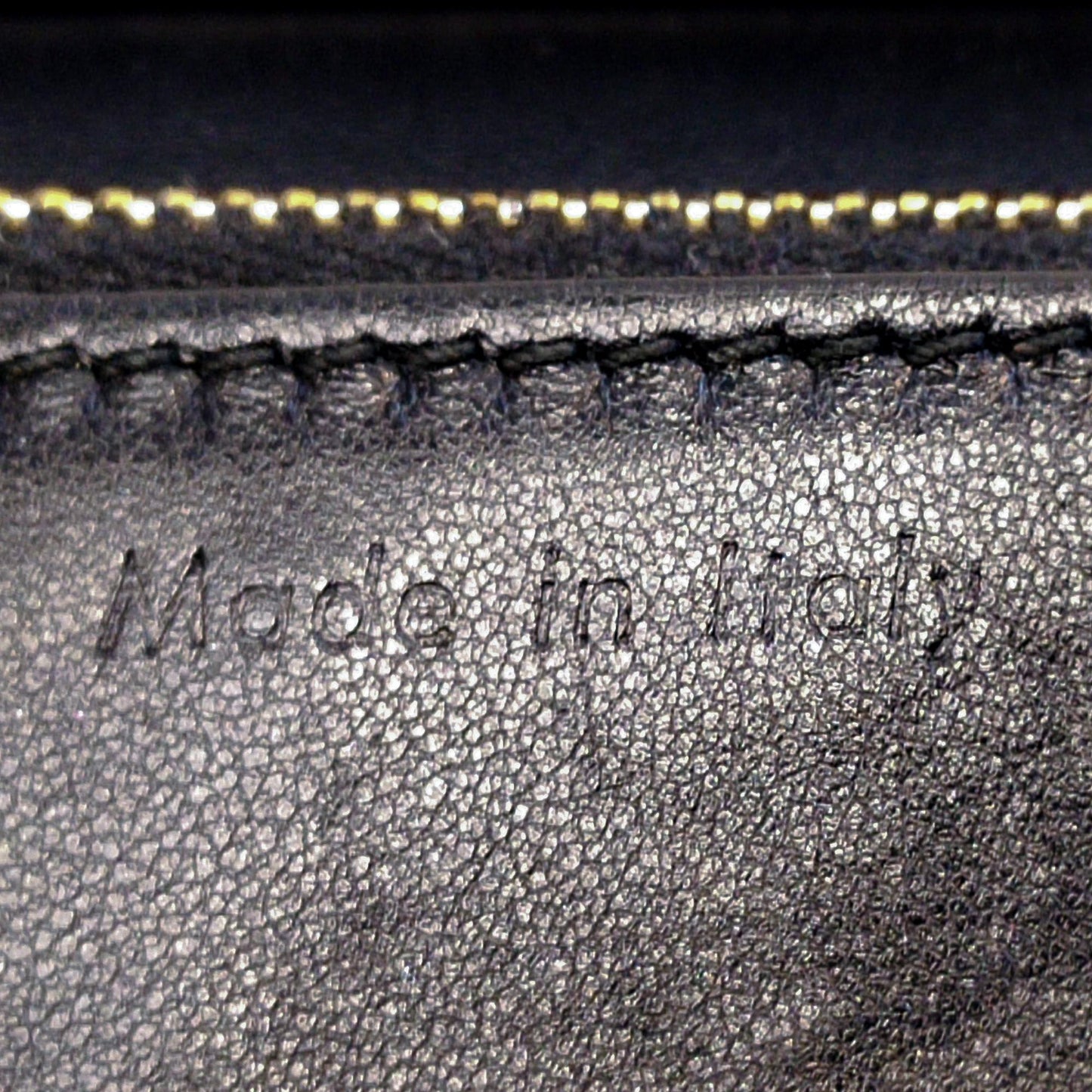 Celine Medium Classic Box (SHG-yMFNJM)