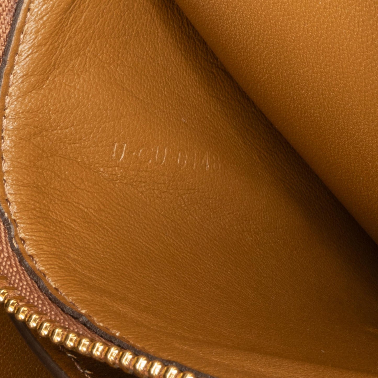 Celine Medium Classic Box (SHG-JqmbIc)