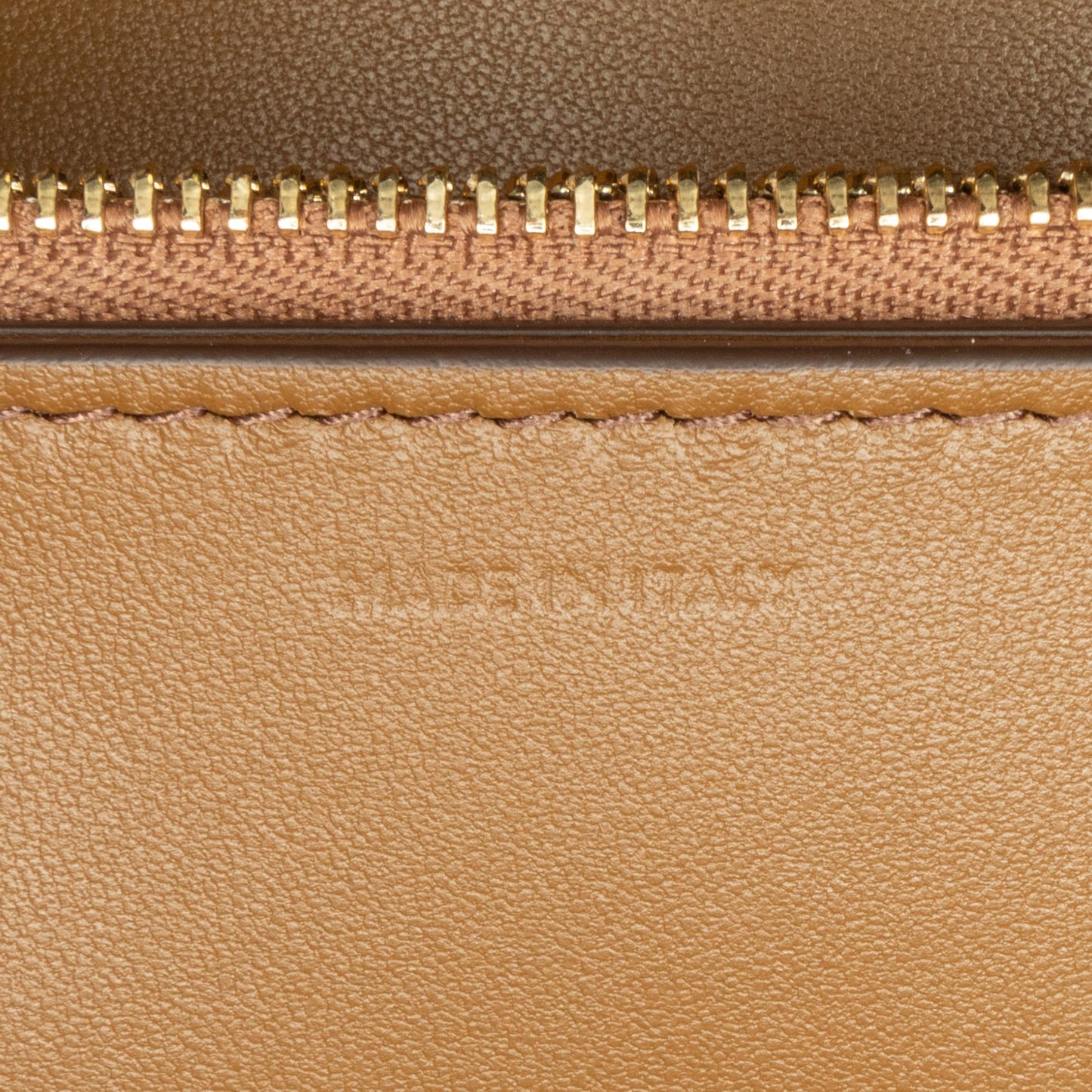 Celine Medium Classic Box (SHG-gut8Xz)