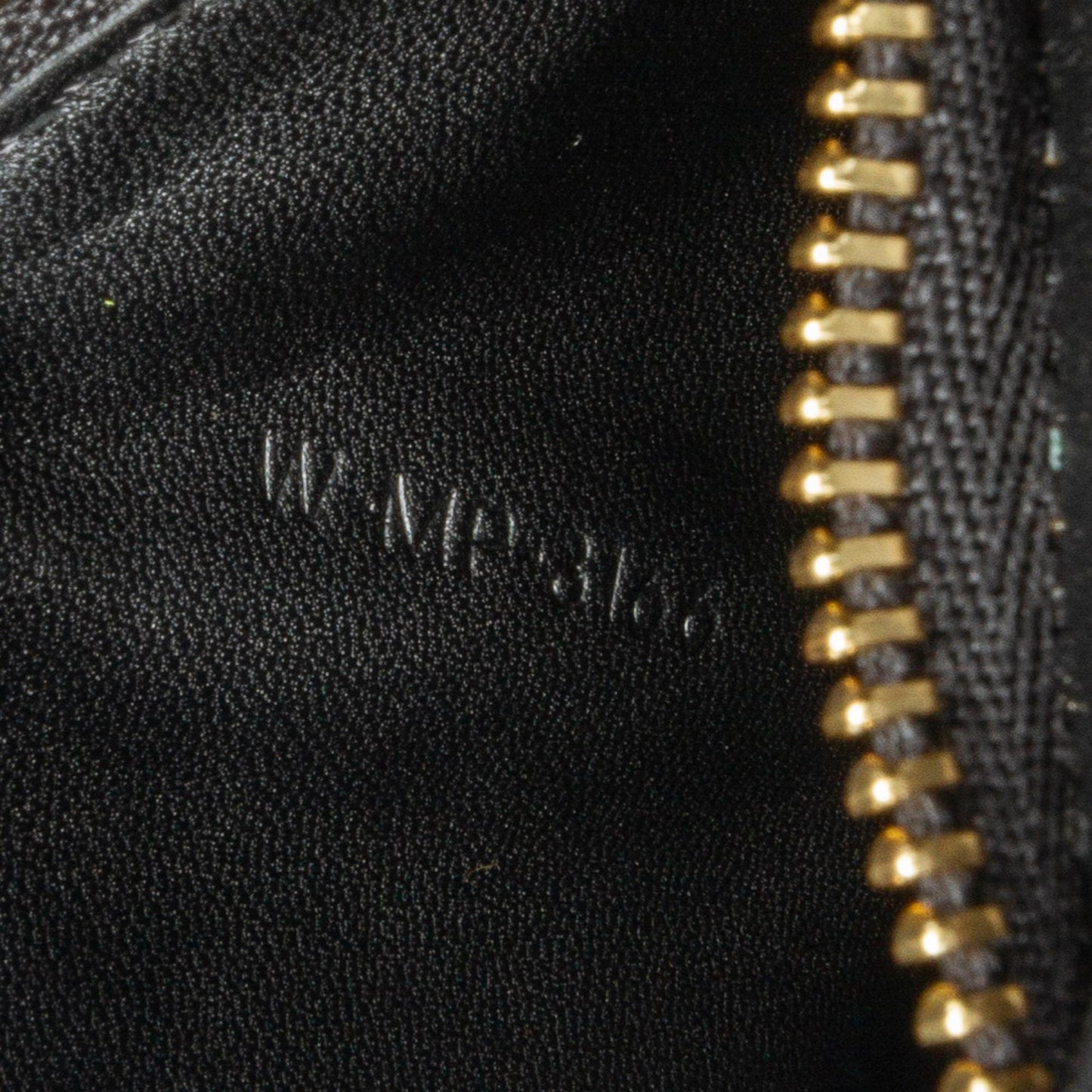Celine Medium Classic Box (SHG-JWSiUA)