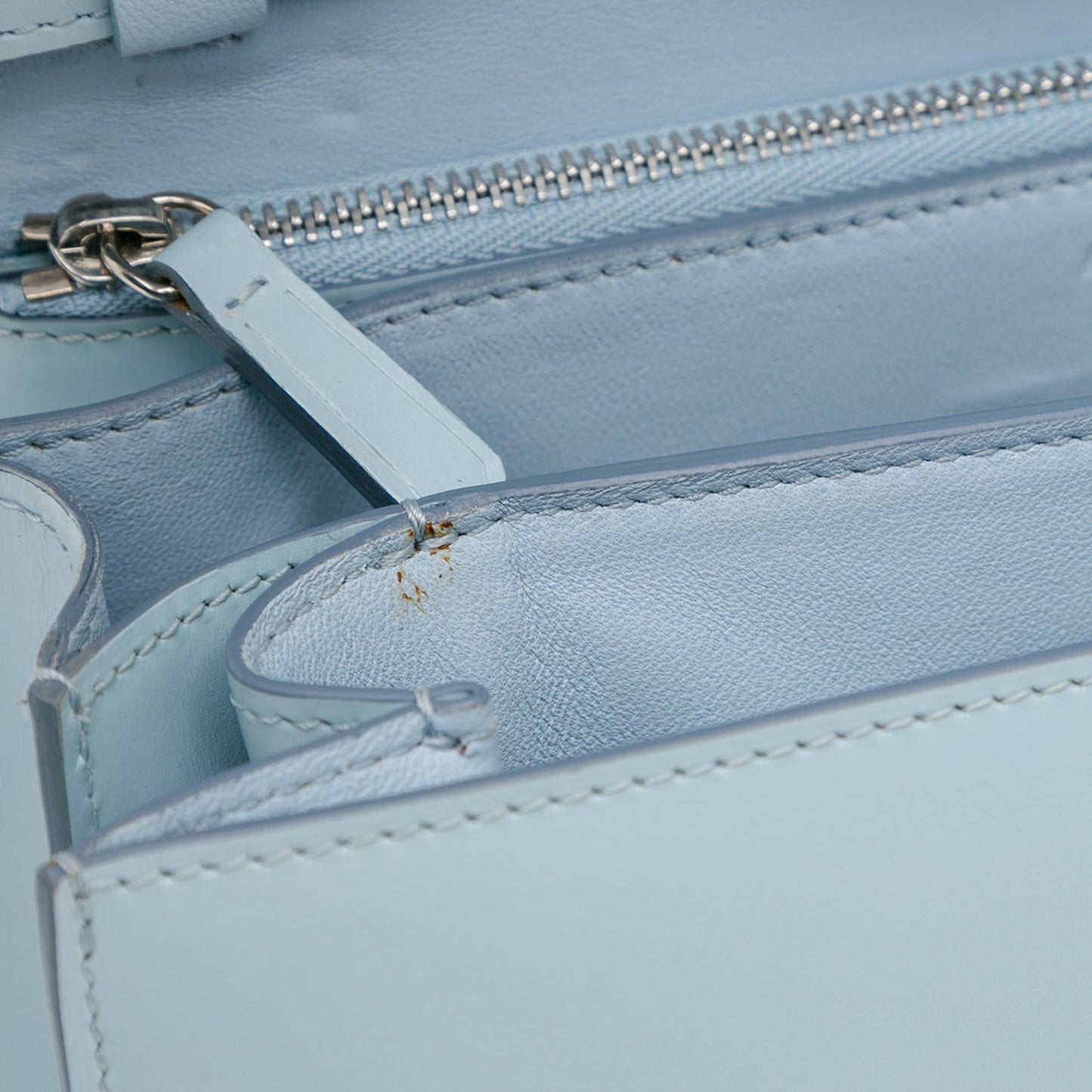 Celine Medium Classic Box (SHG-j0wxub)