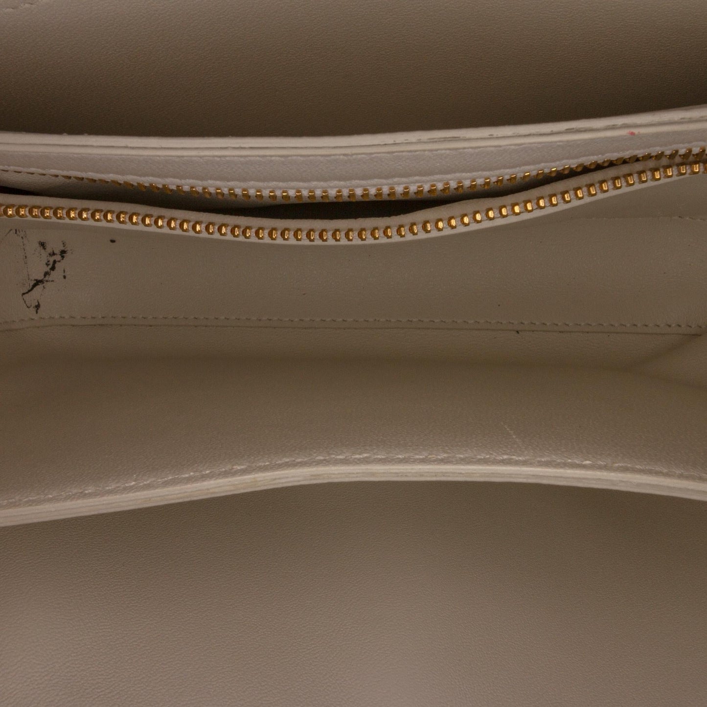 Celine Medium Quilted C Bag (SHG-6civks)