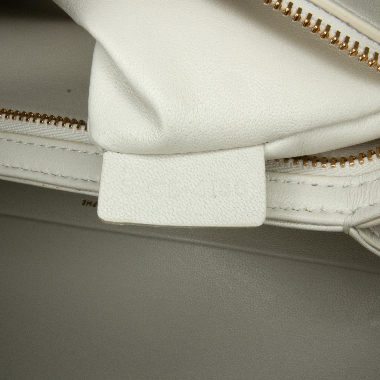 Celine Medium Triomphe Crossbody Bag (SHG-sCwzzx)
