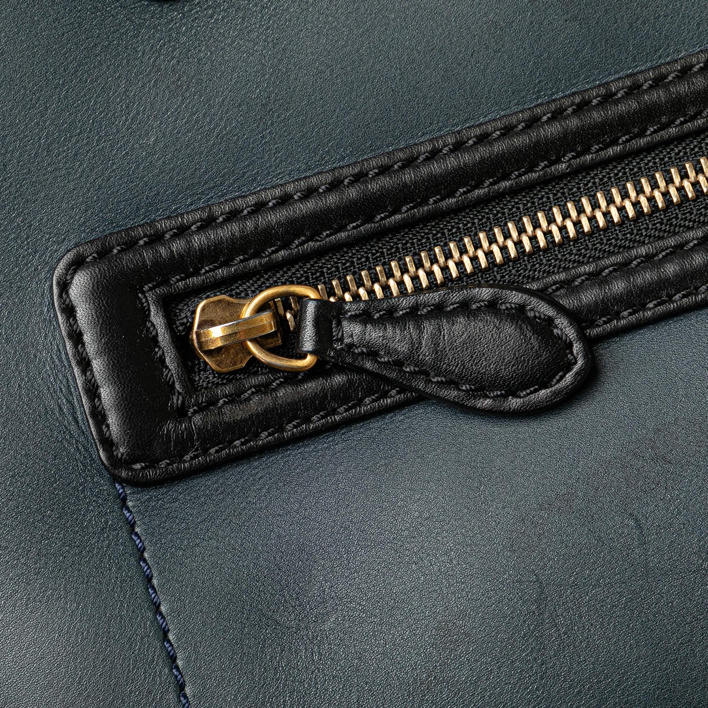 Celine Mini Bicolor Luggage Tote (SHG-mEYrYF)